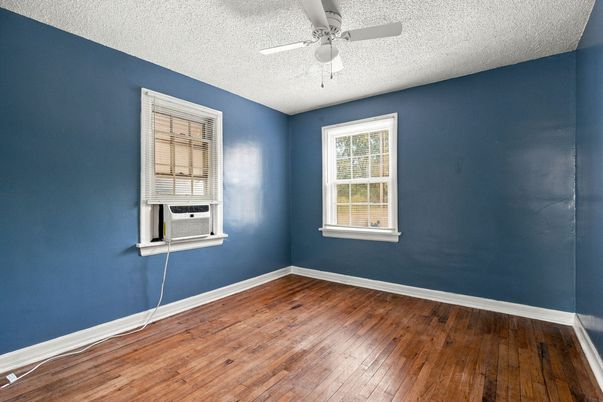 1858 East Grand Street Property Photo 15