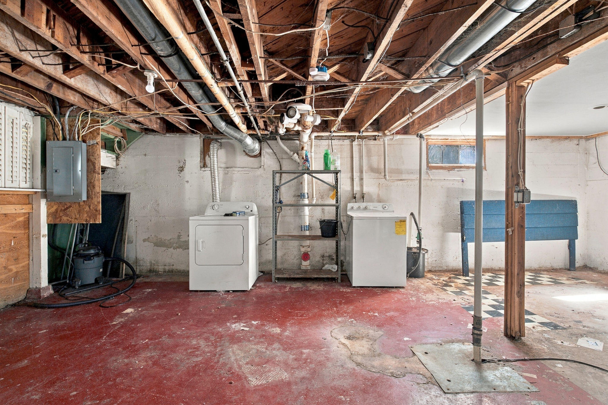1858 East Grand Street Property Photo 19