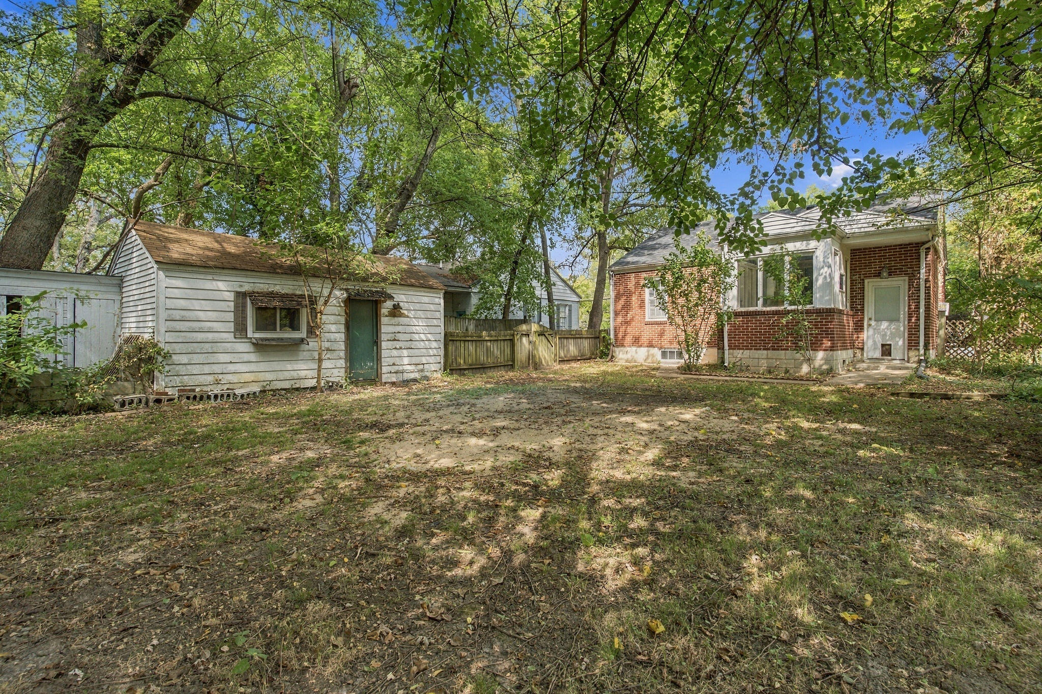 1858 East Grand Street Property Photo 20