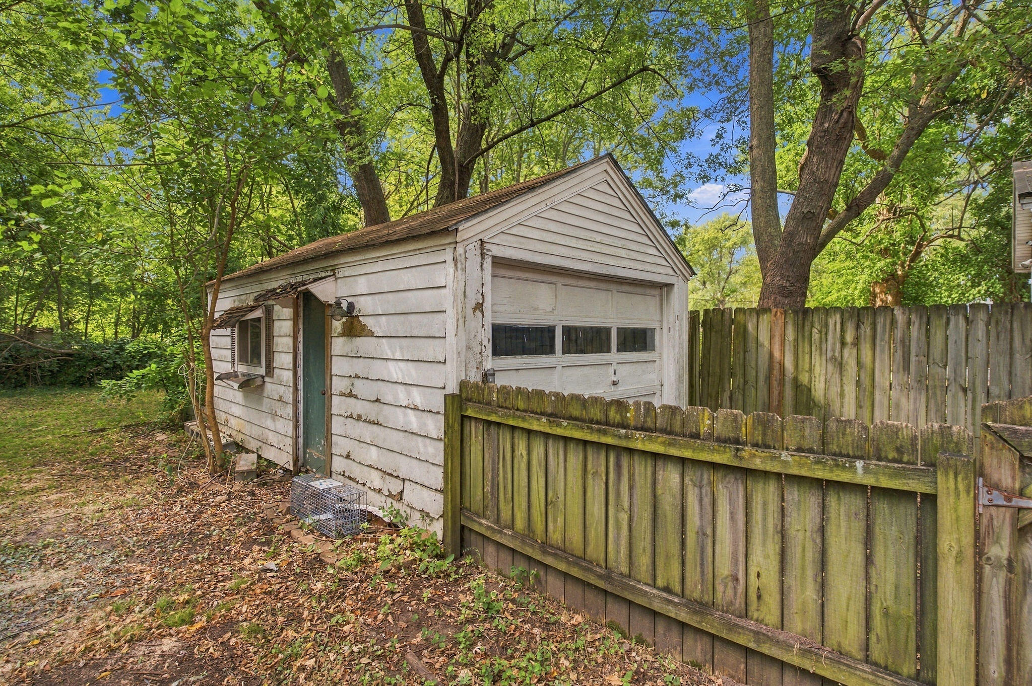 1858 East Grand Street Property Photo 22