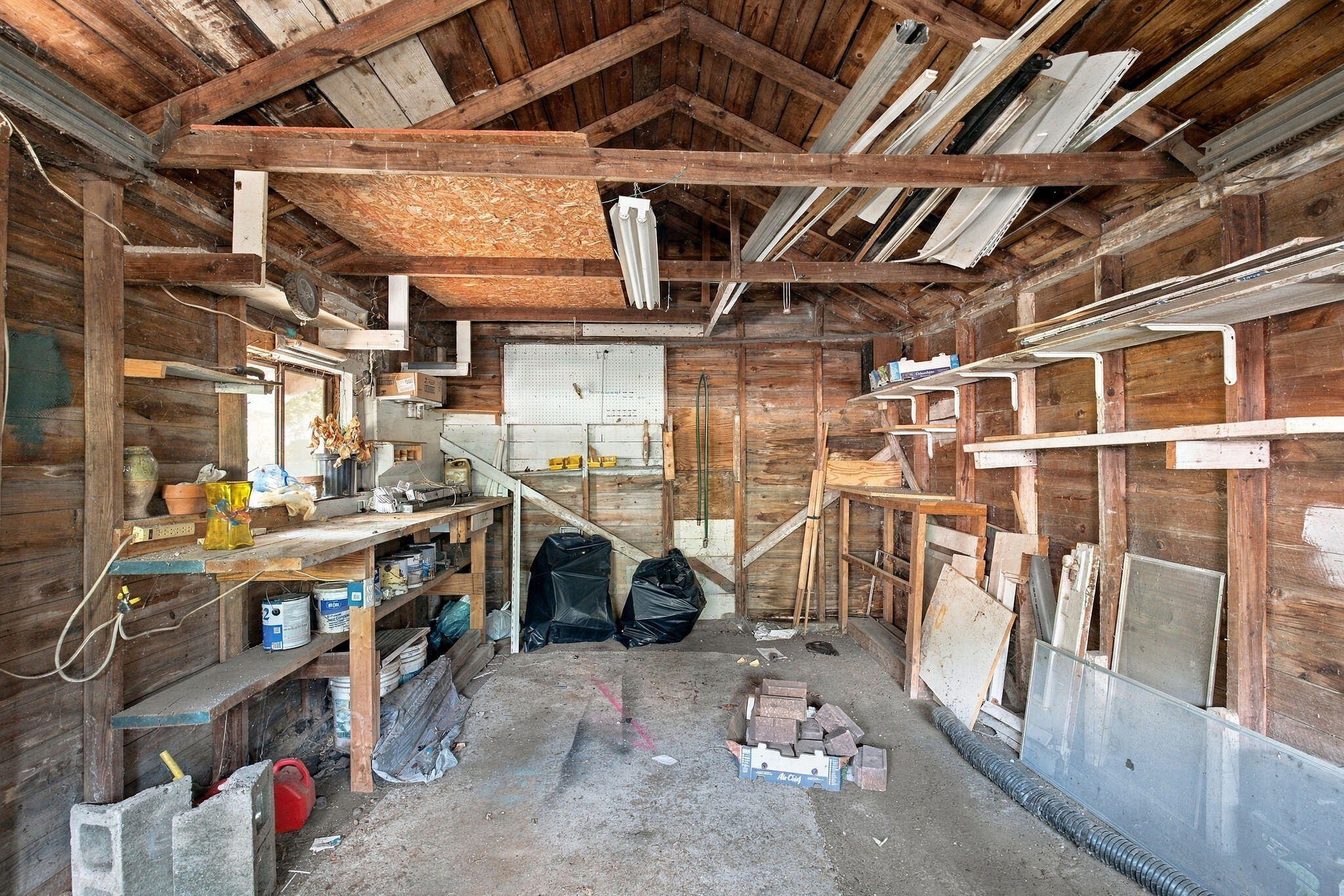 1858 East Grand Street Property Photo 23