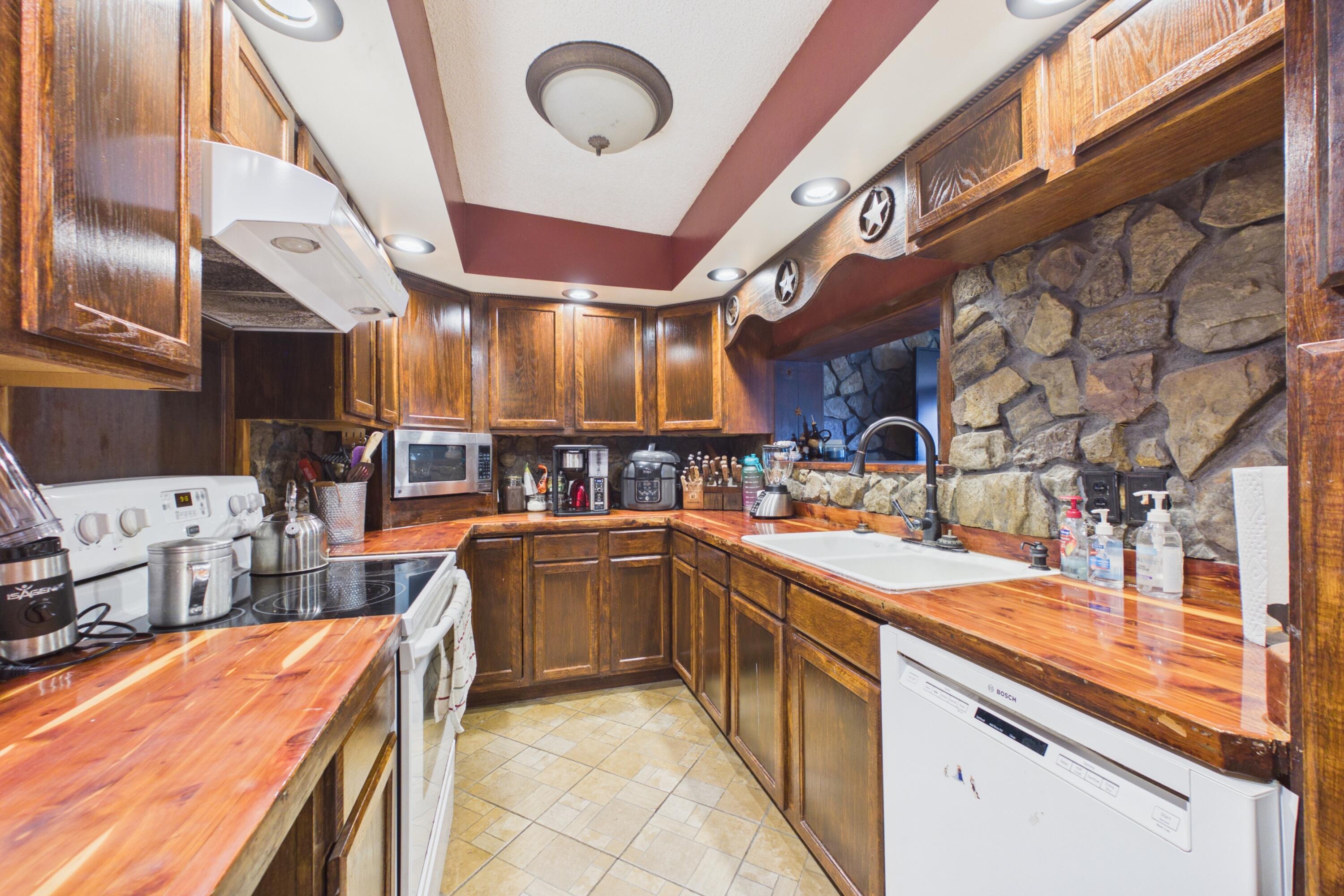 251 County Road 323 Property Photo 5