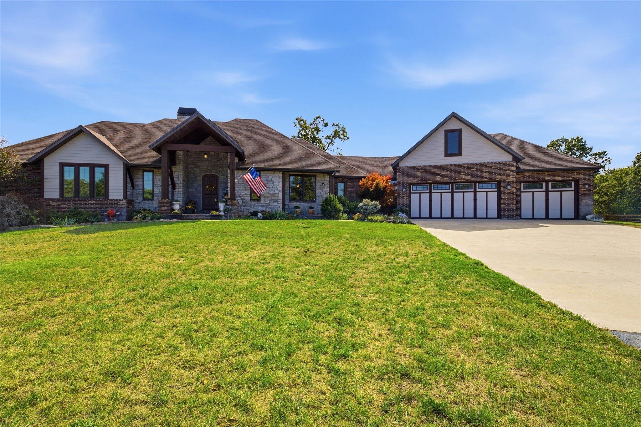 136 Arabian Way Property Photo 3