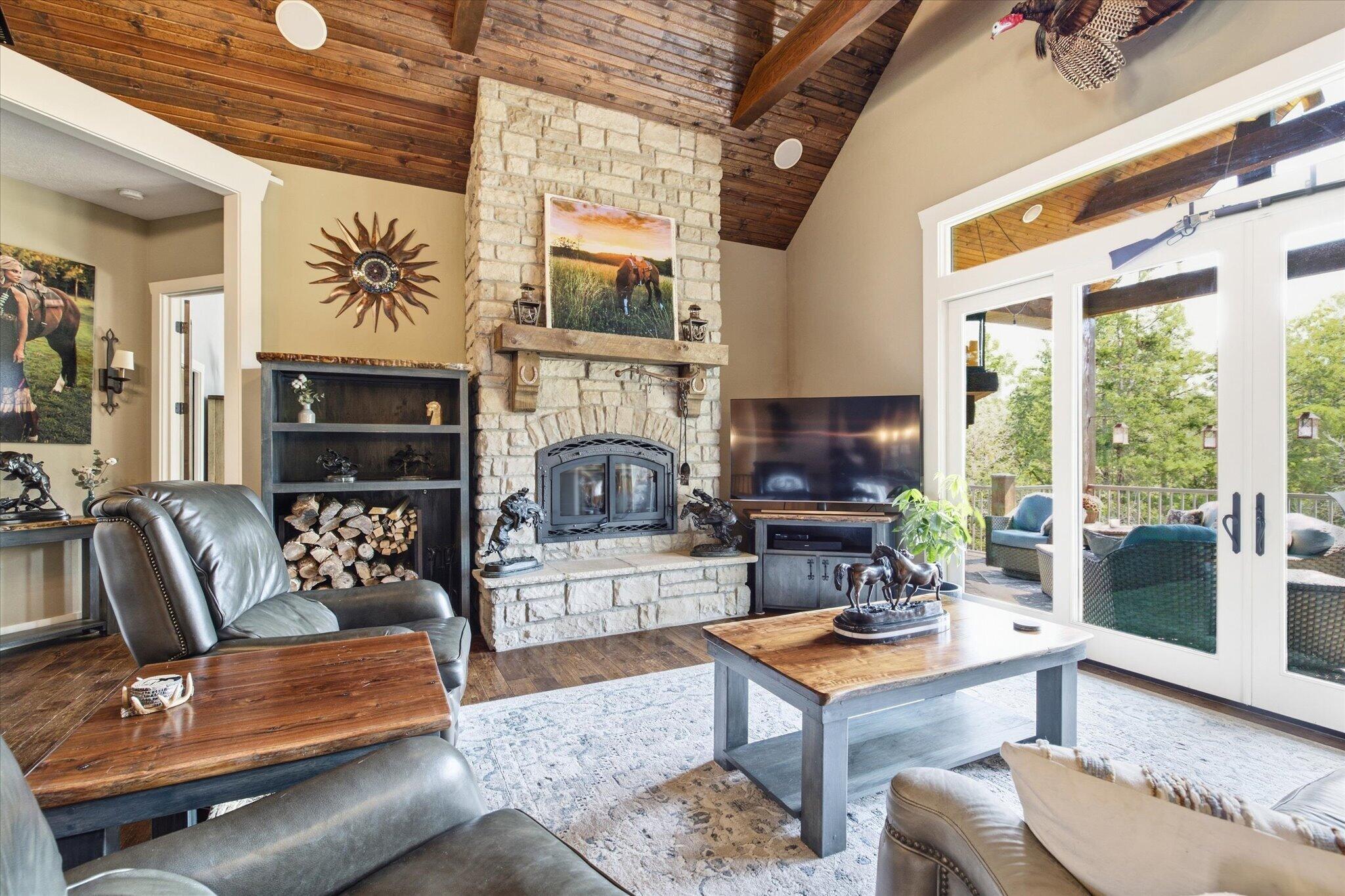 136 Arabian Way Property Photo 6