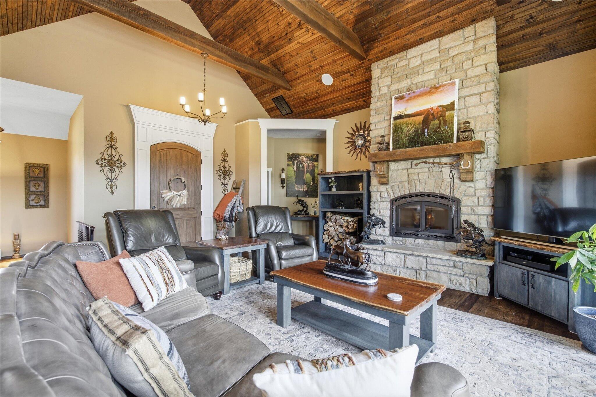 136 Arabian Way Property Photo 7