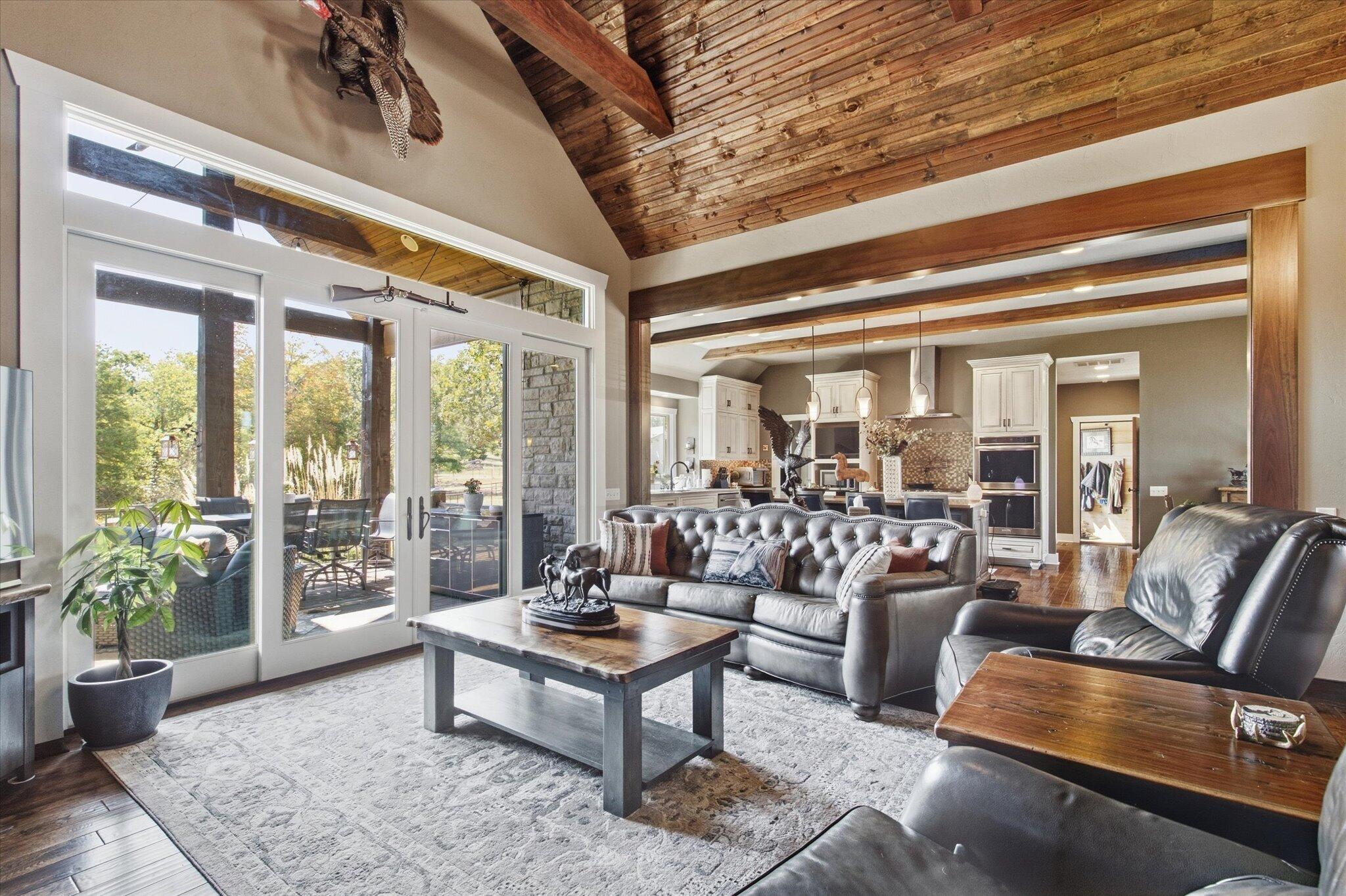 136 Arabian Way Property Photo 10