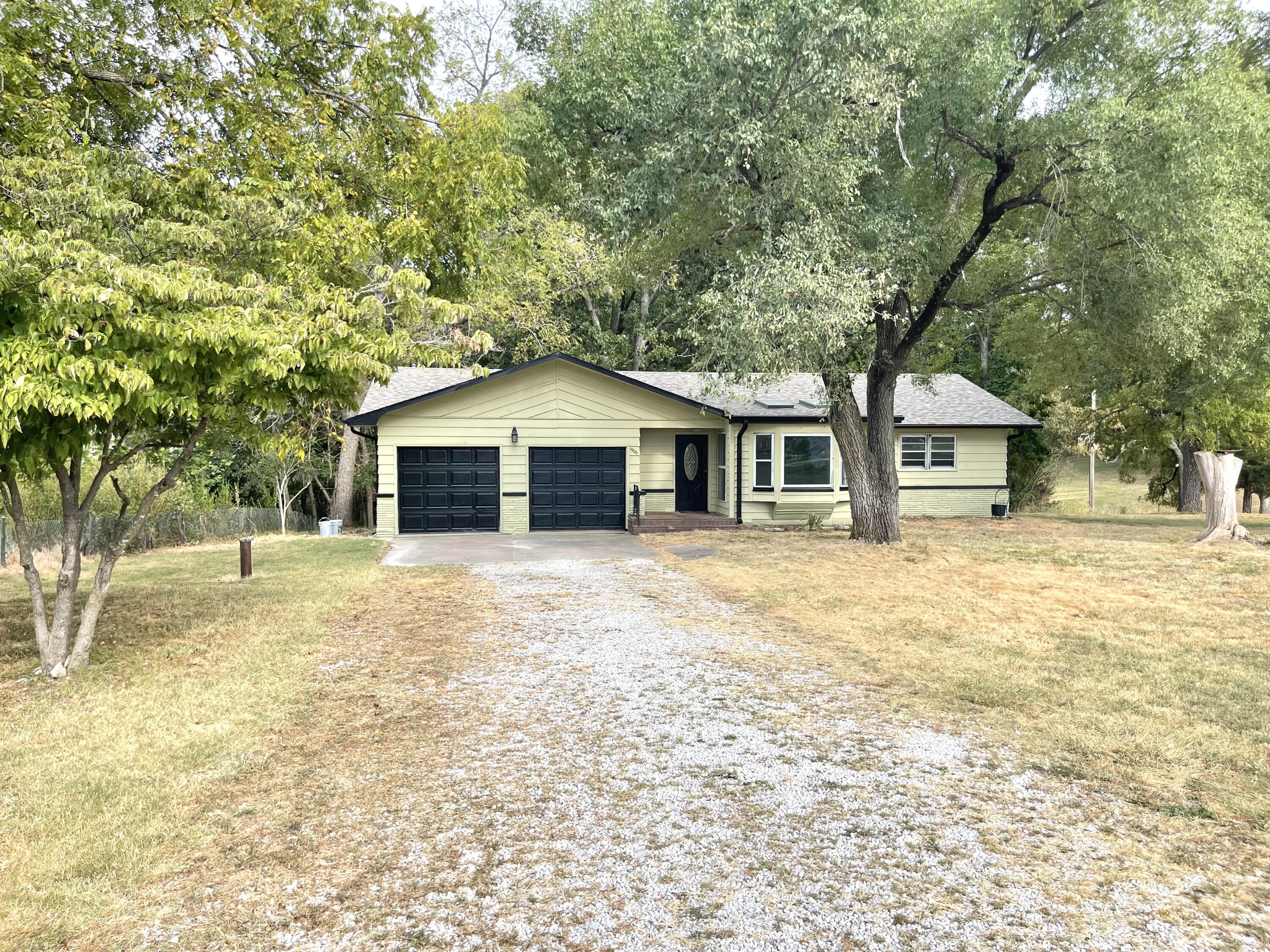 1906 Michael Lane Property Photo 1