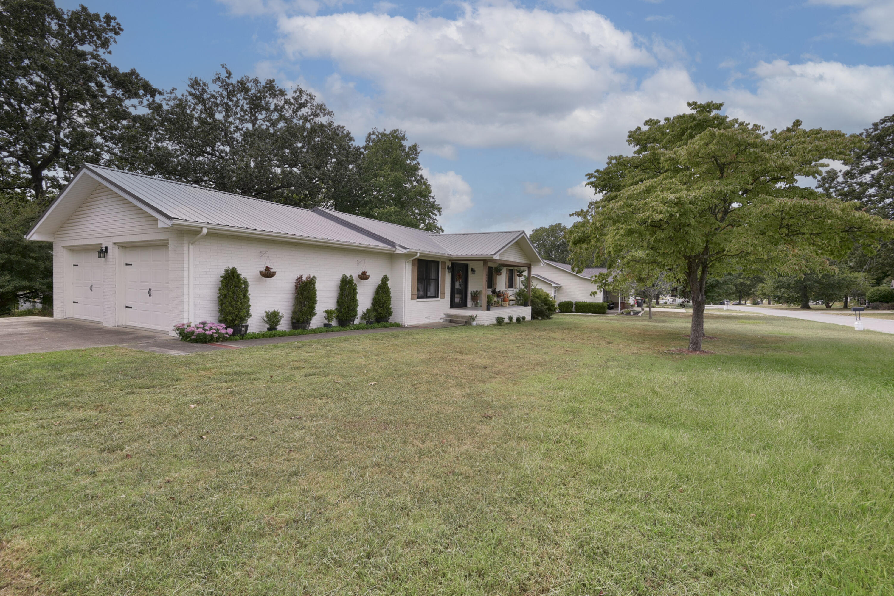 1014 Forest Circle Drive Property Photo 3