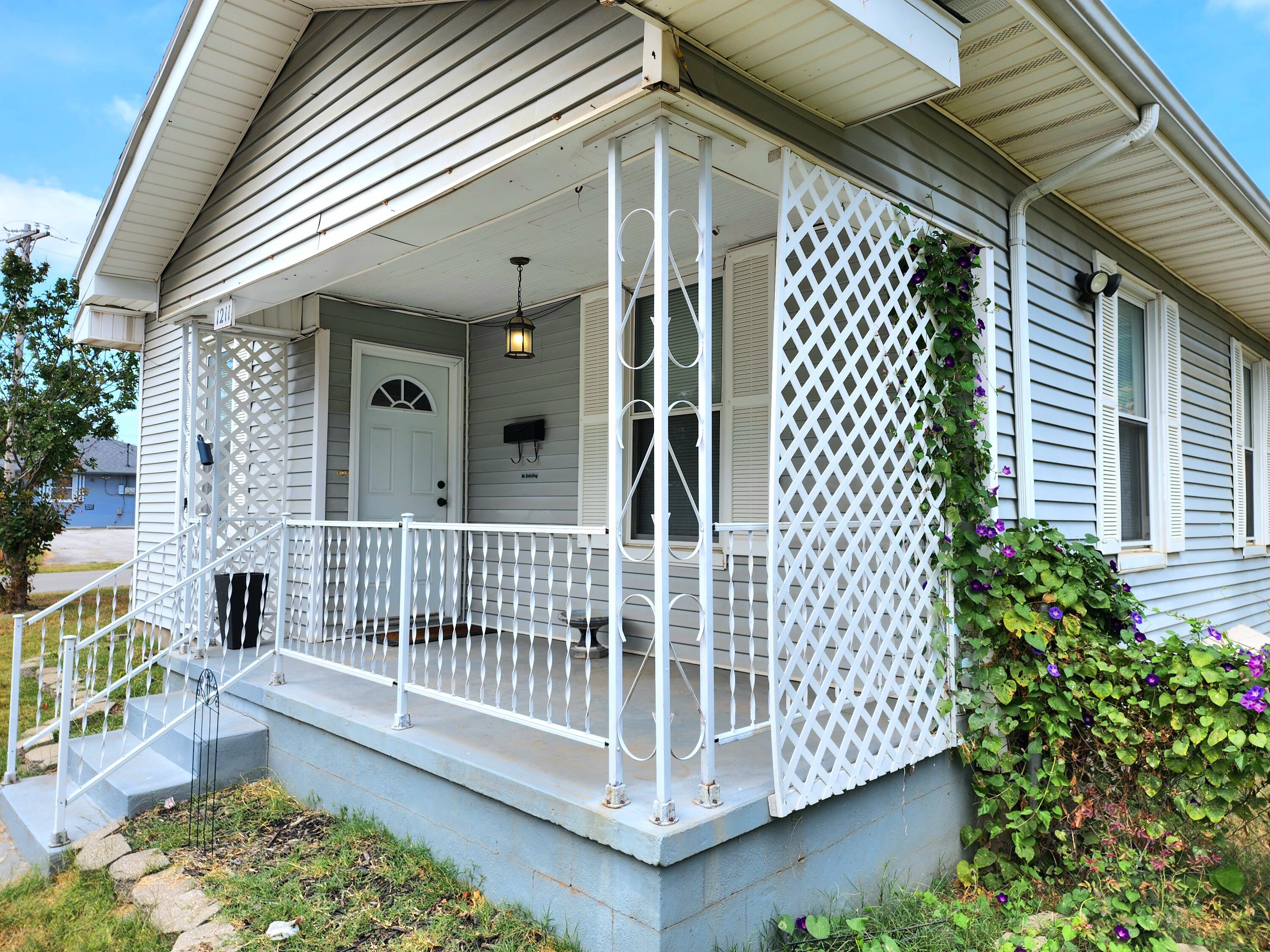 1211 West Calhoun Street Property Photo 2