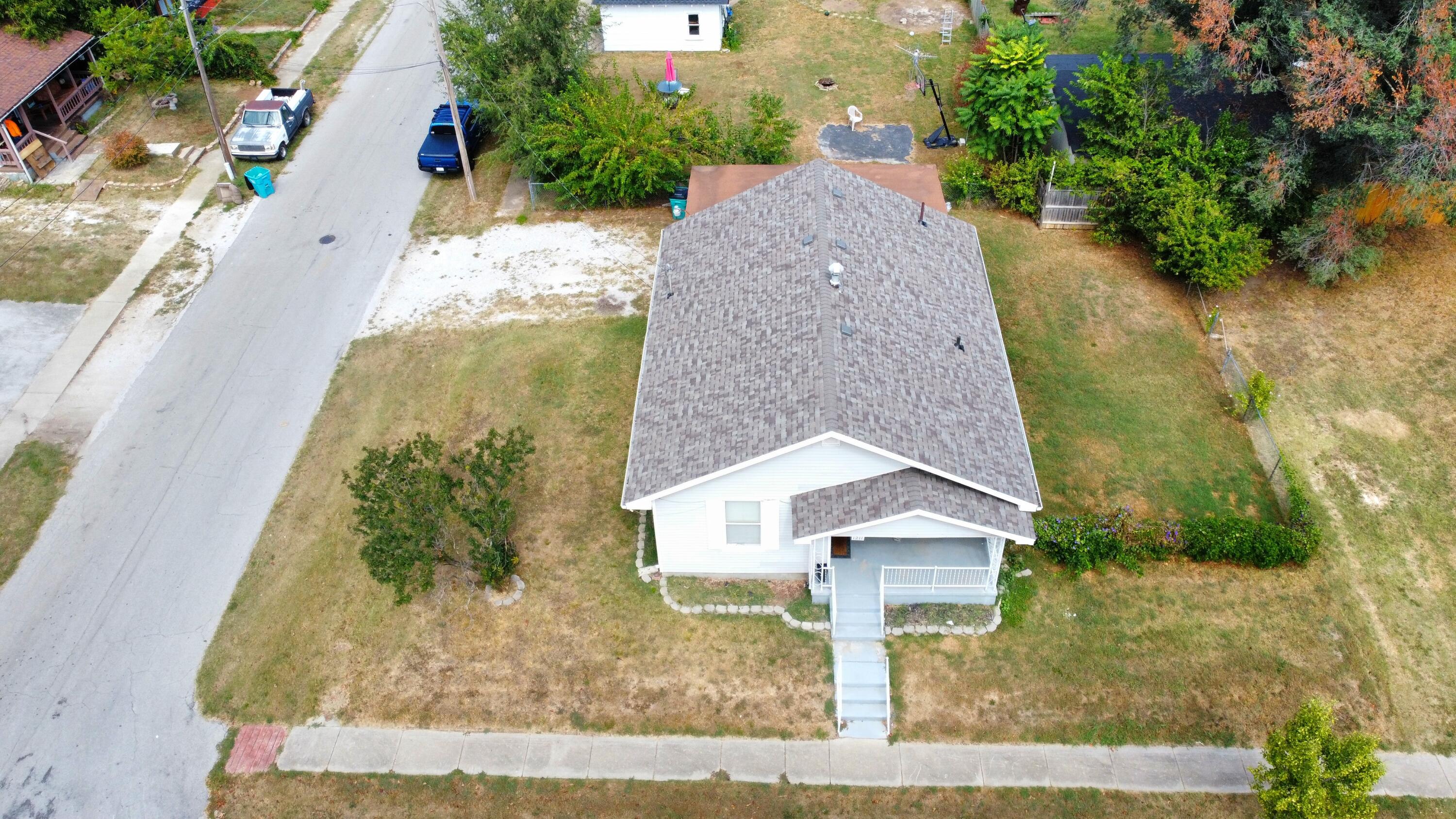1211 West Calhoun Street Property Photo 4