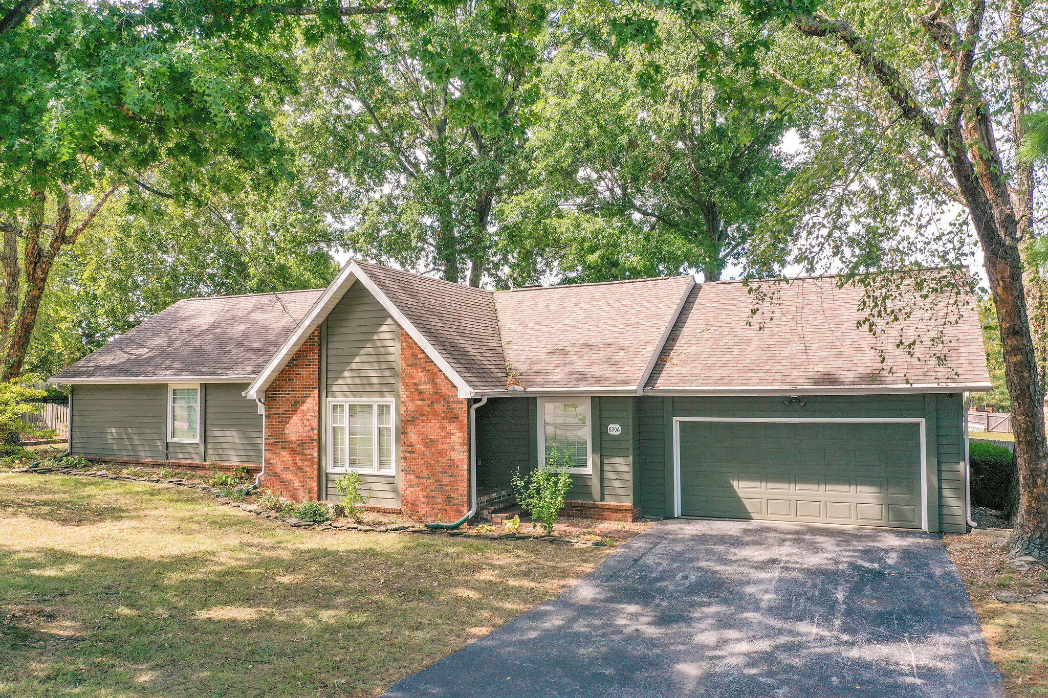 8206 Oakmont Drive Property Photo 3