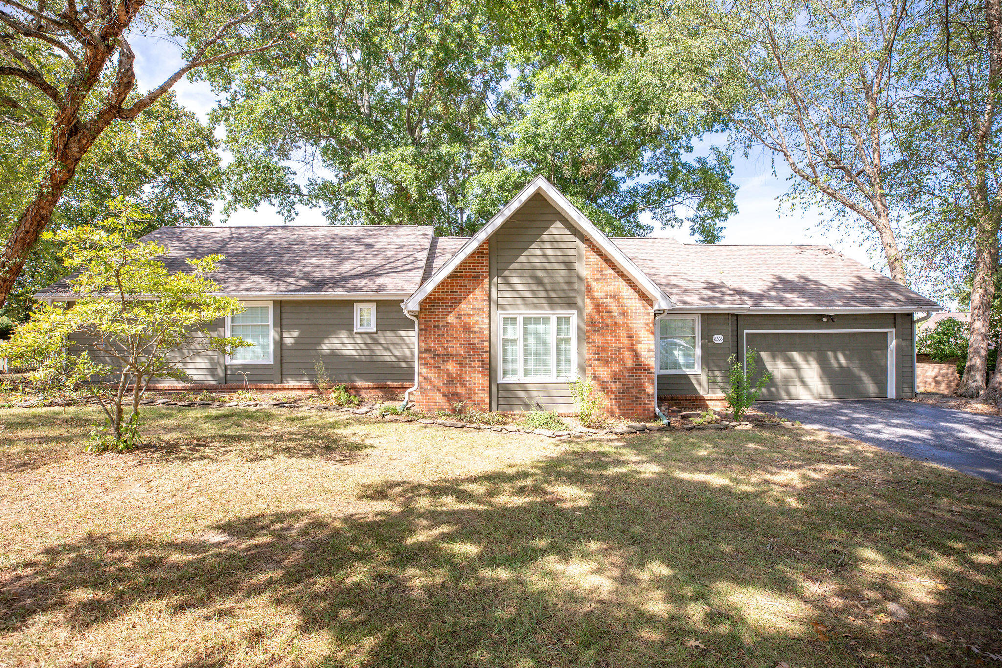 8206 Oakmont Drive Property Photo 4