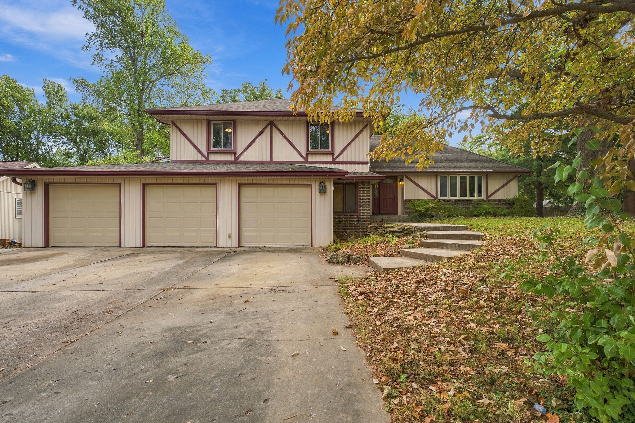 2924 South Chambery Avenue Property Photo 2