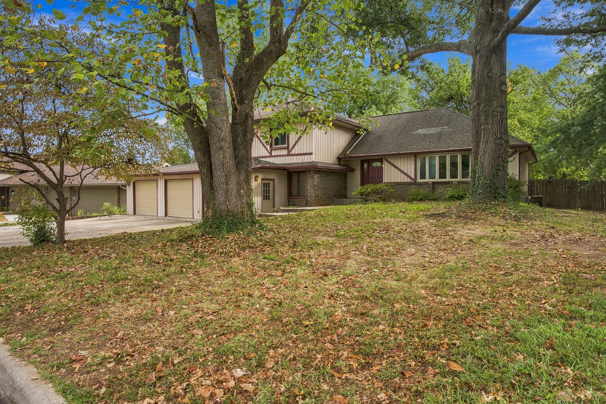 2924 South Chambery Avenue Property Photo 4