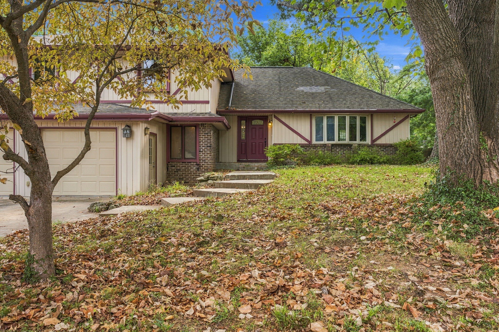 2924 South Chambery Avenue Property Photo 5