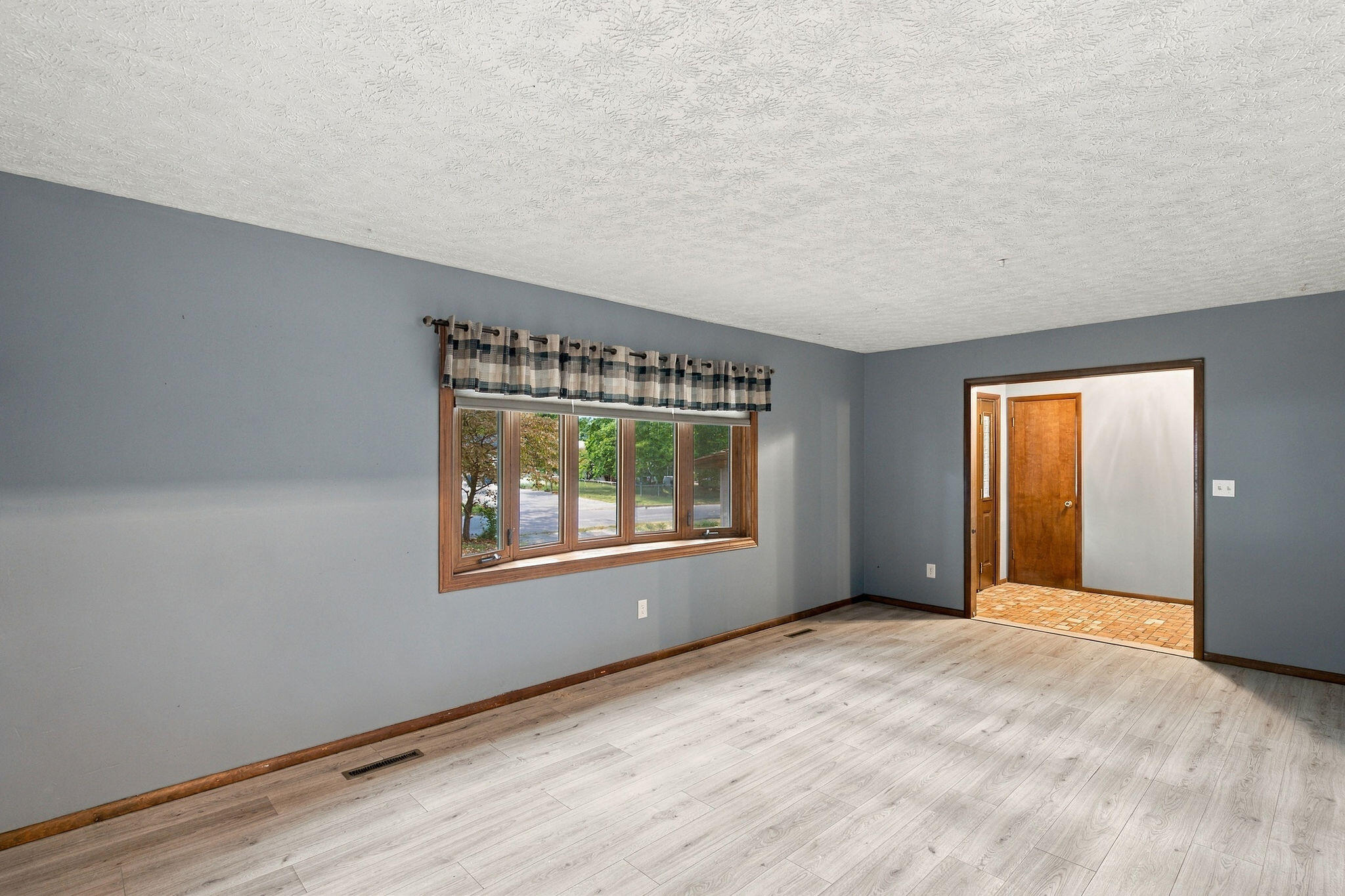 2924 South Chambery Avenue Property Photo 10