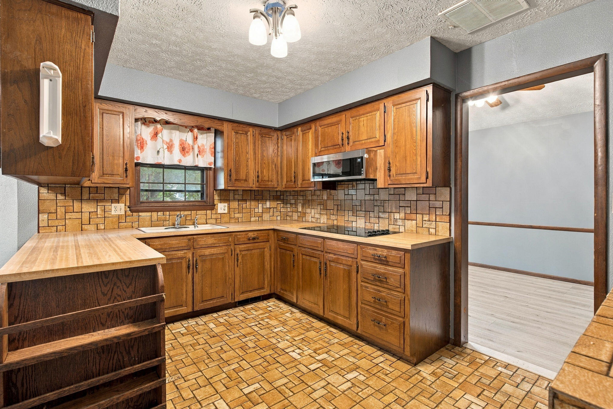 2924 South Chambery Avenue Property Photo 15