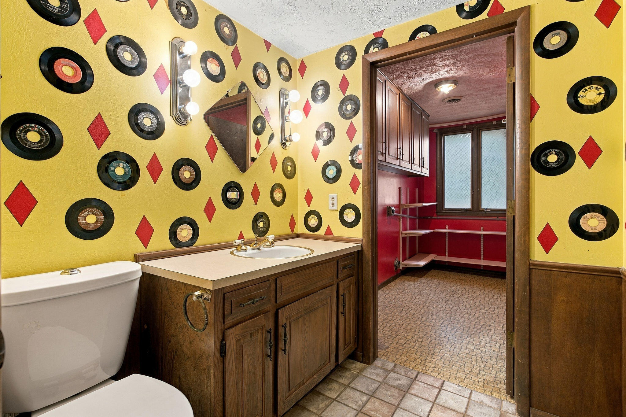 2924 South Chambery Avenue Property Photo 25
