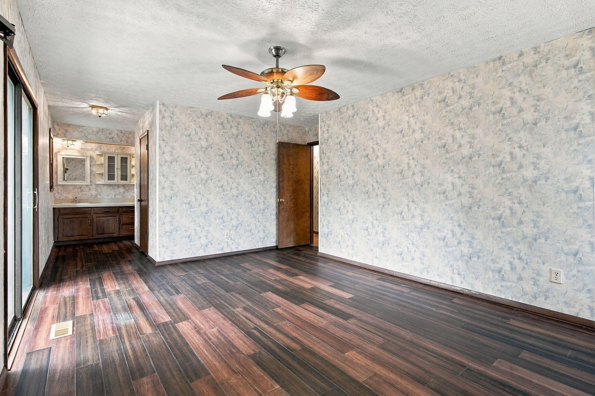 2924 South Chambery Avenue Property Photo 32