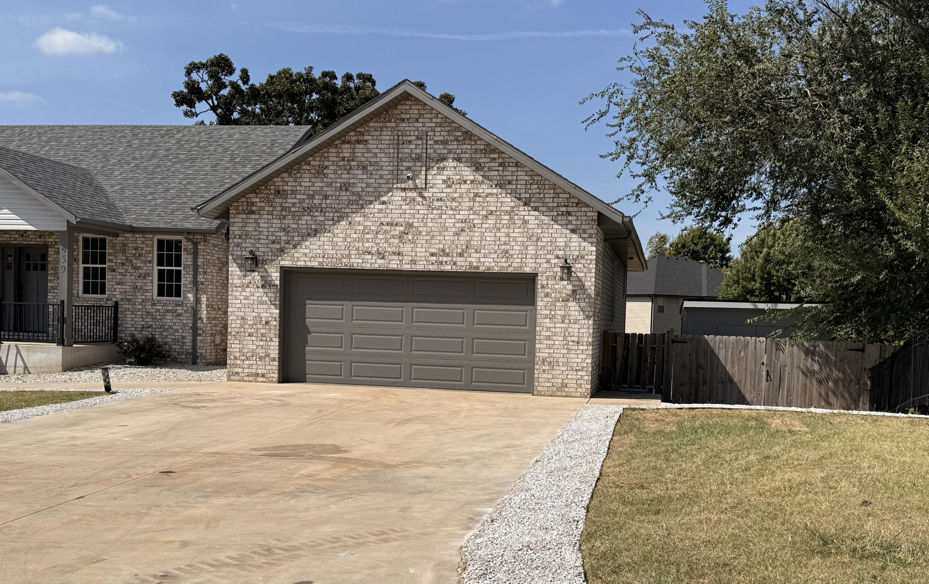659 West Bridgewood Court Property Photo 2