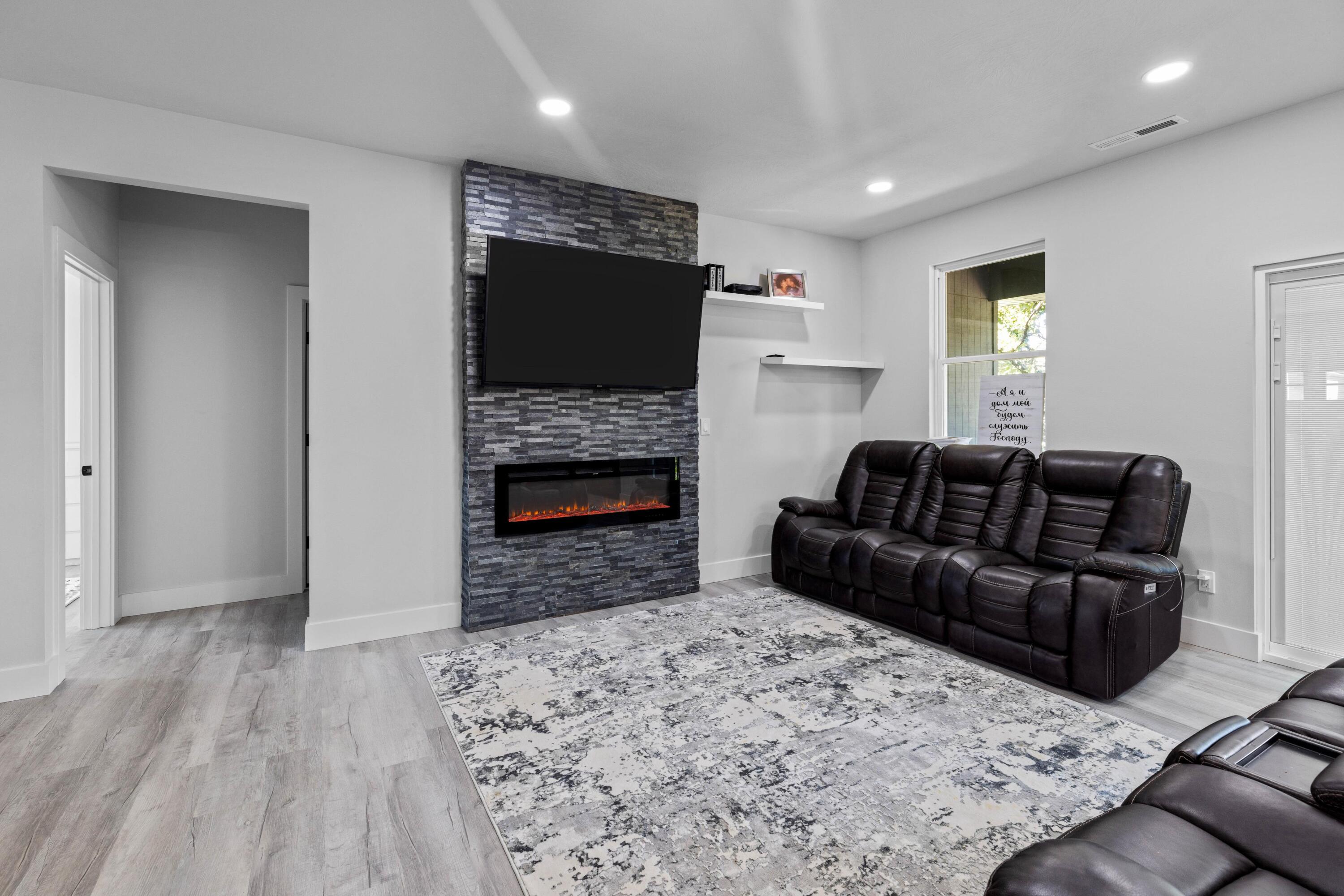 659 West Bridgewood Court Property Photo 12