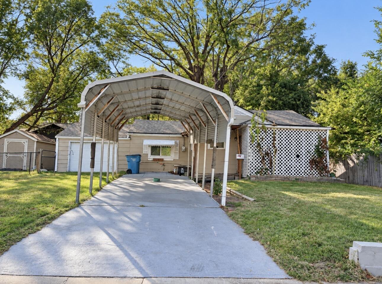 2209 North Main Avenue Property Photo 1
