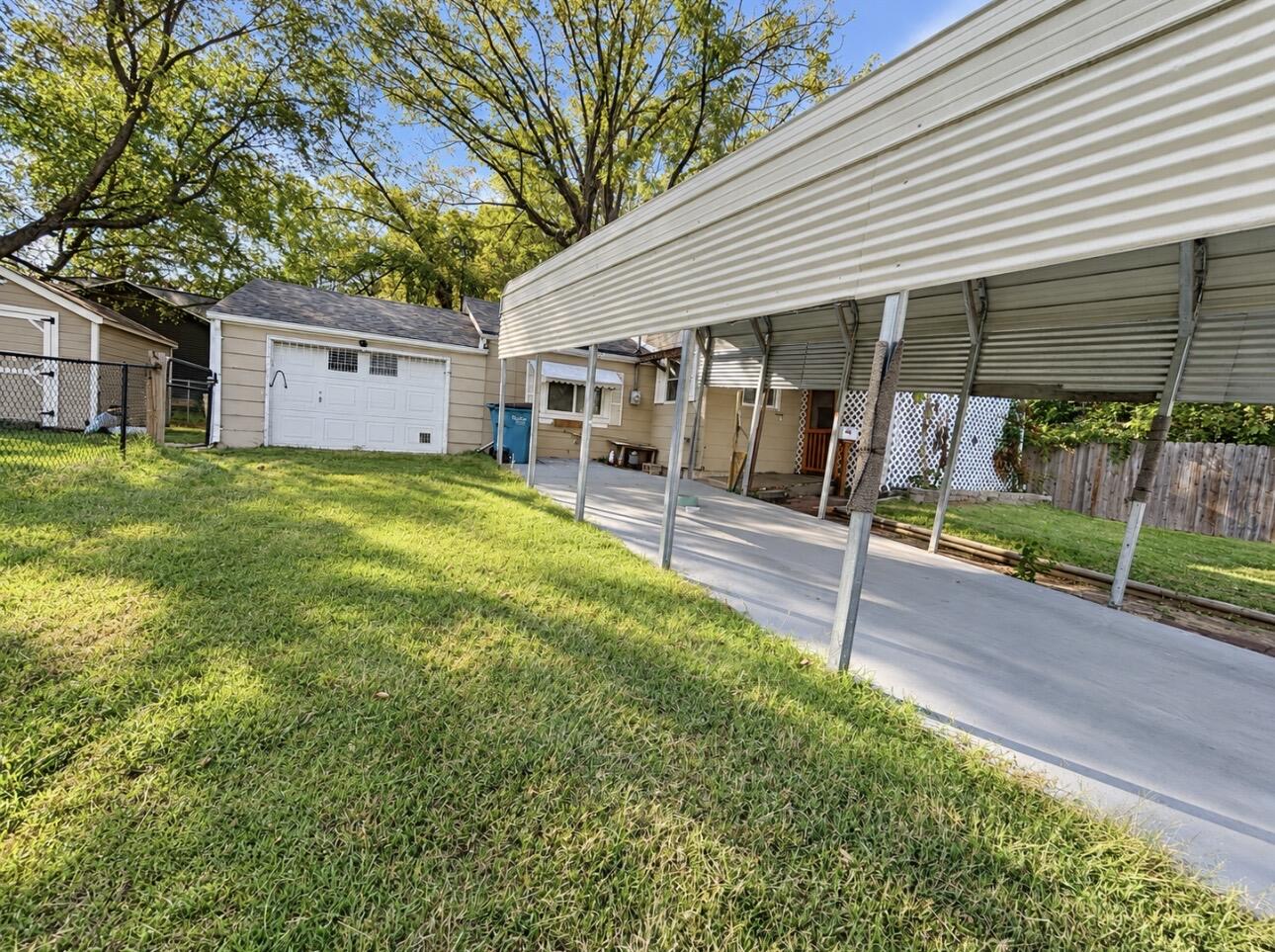 2209 North Main Avenue Property Photo 2