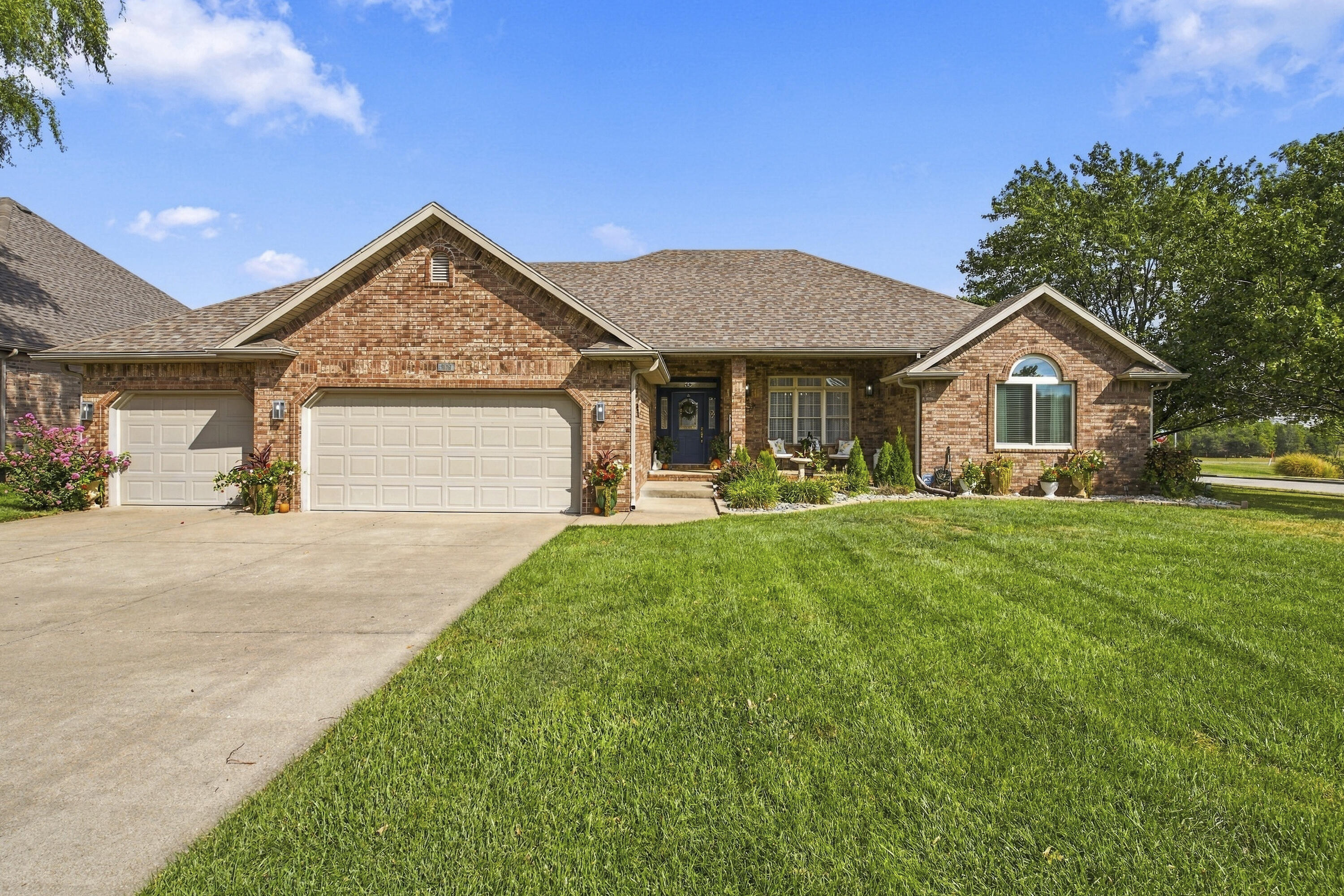 909 Glacier Court Property Photo 1
