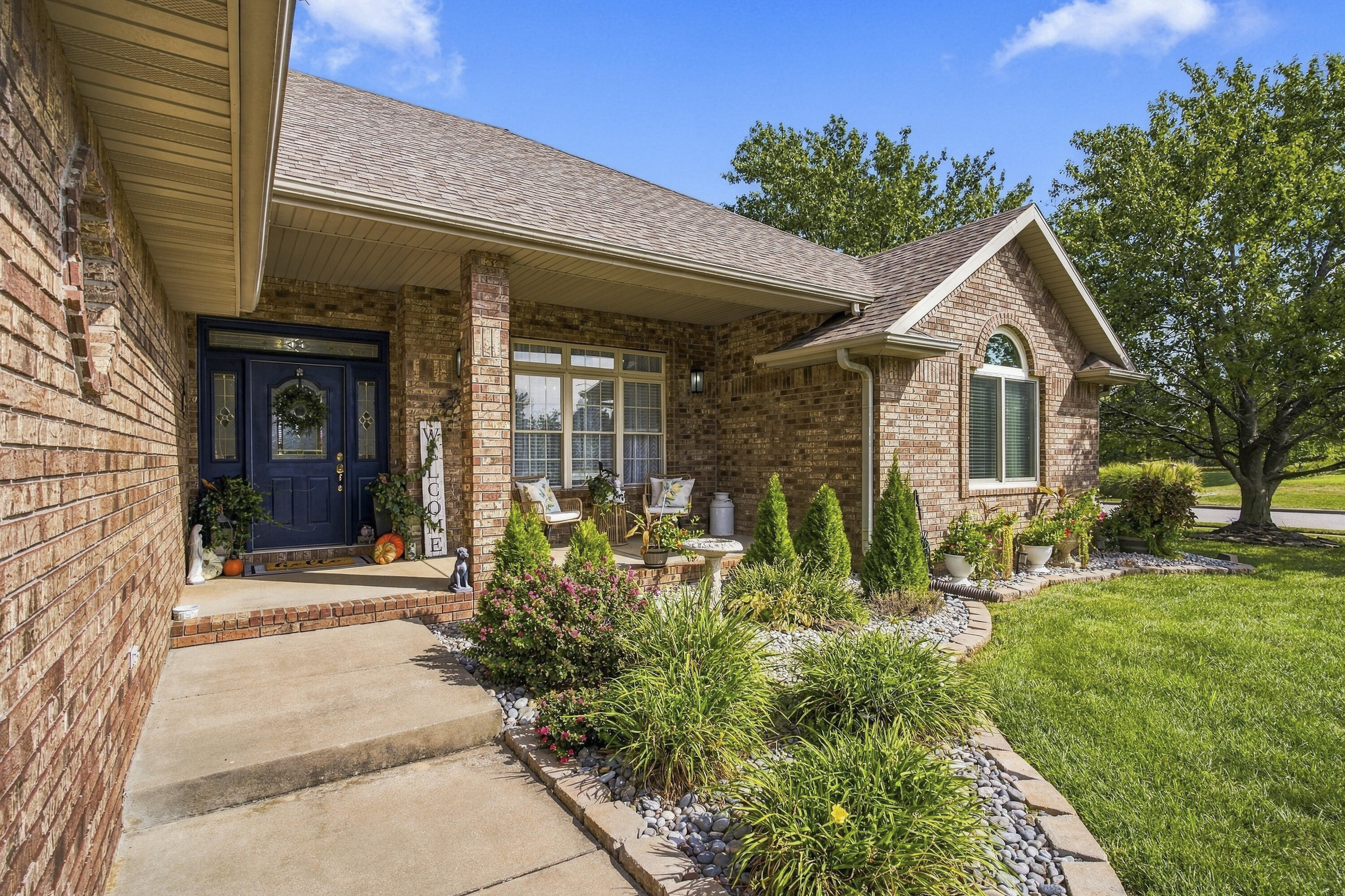 909 Glacier Court Property Photo 3