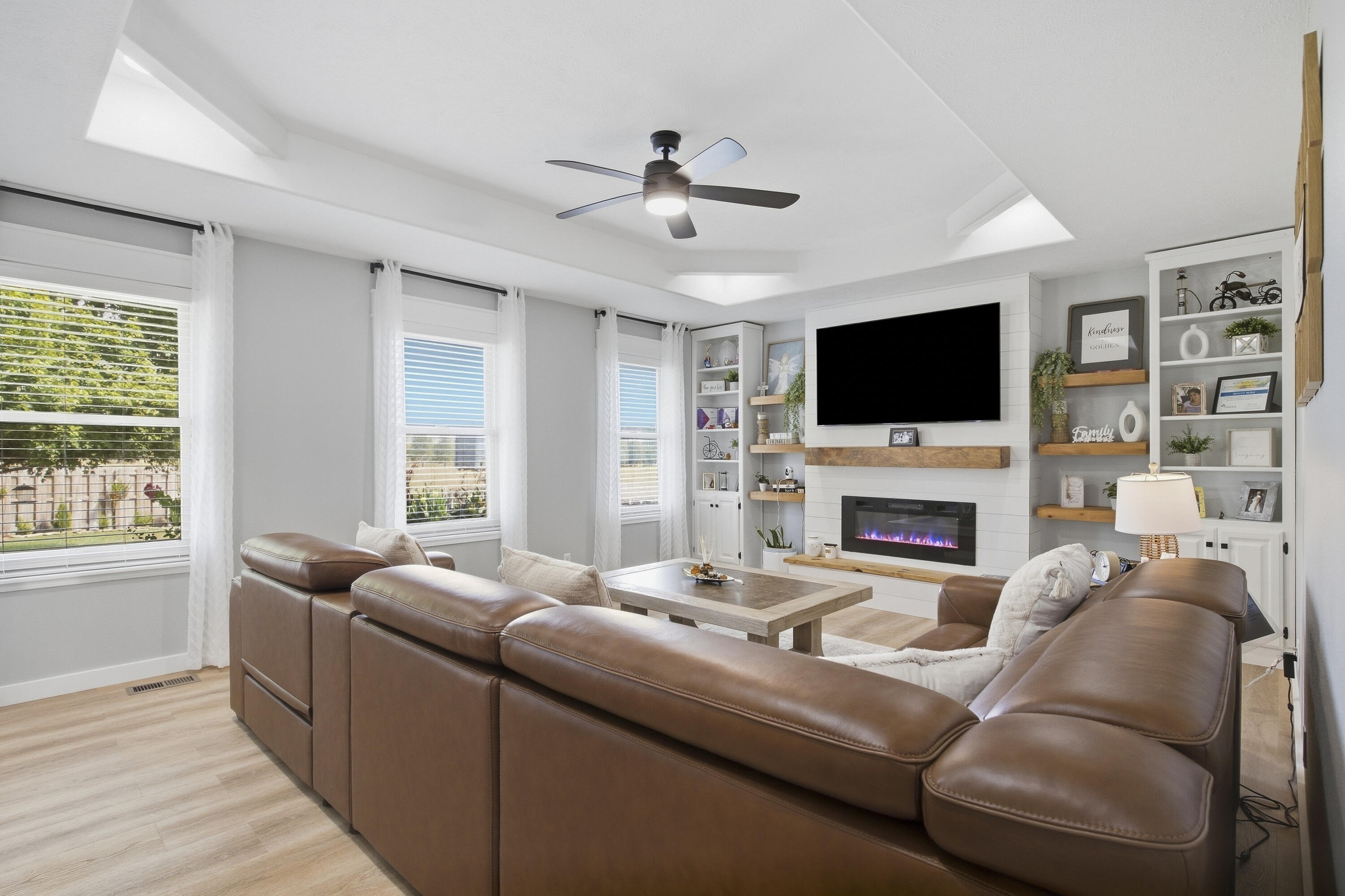 909 Glacier Court Property Photo 17