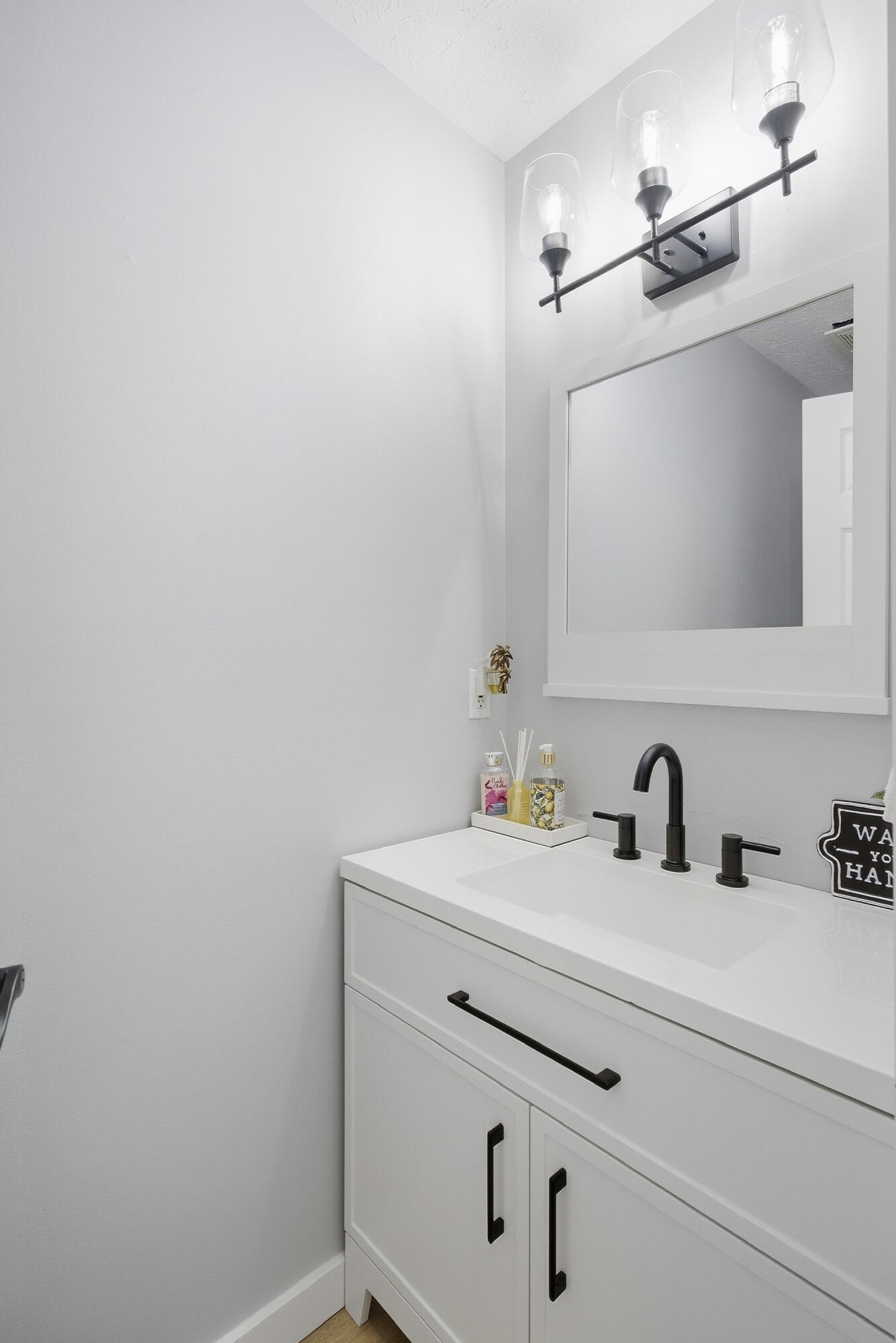 909 Glacier Court Property Photo 21