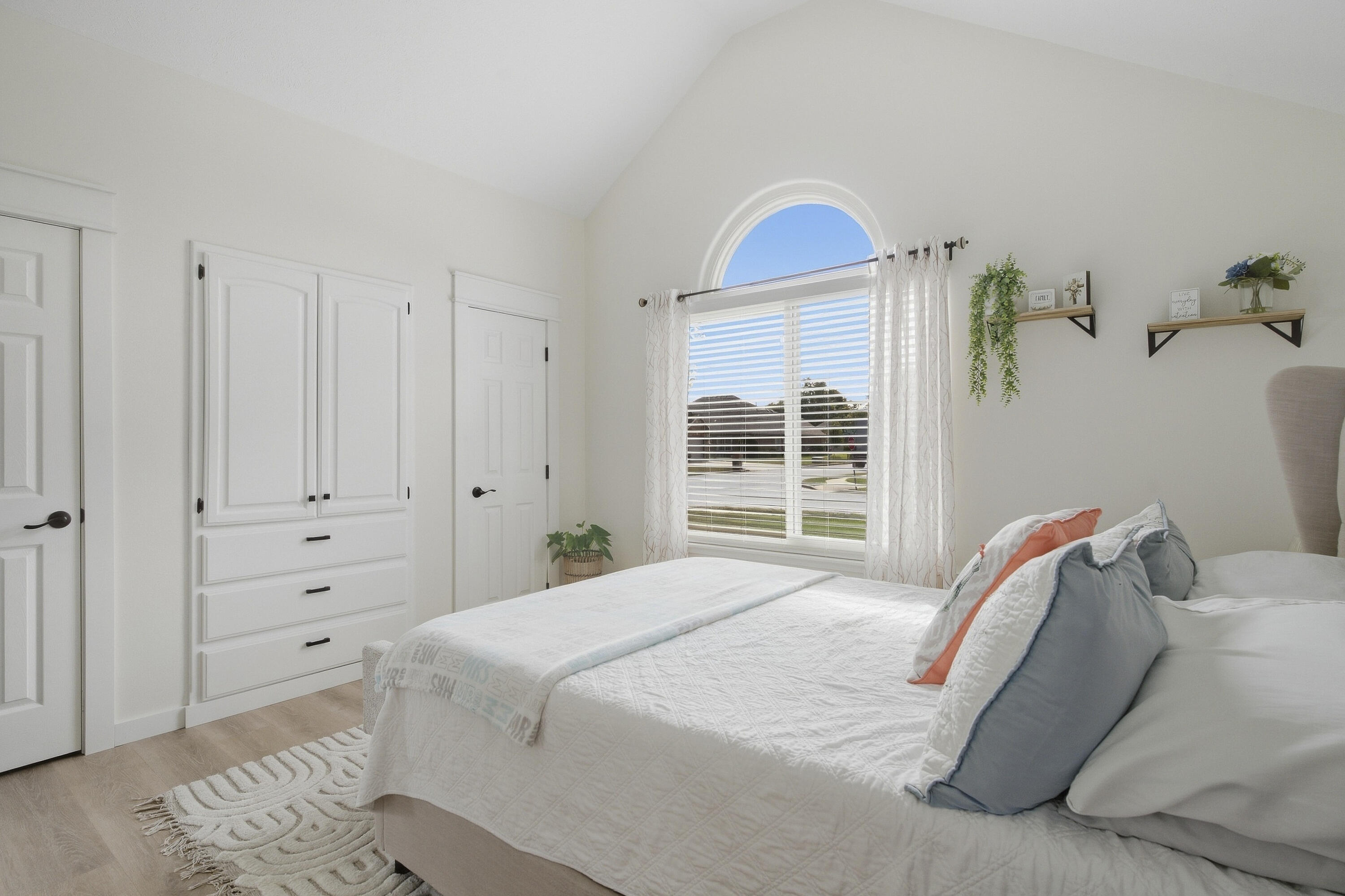 909 Glacier Court Property Photo 32