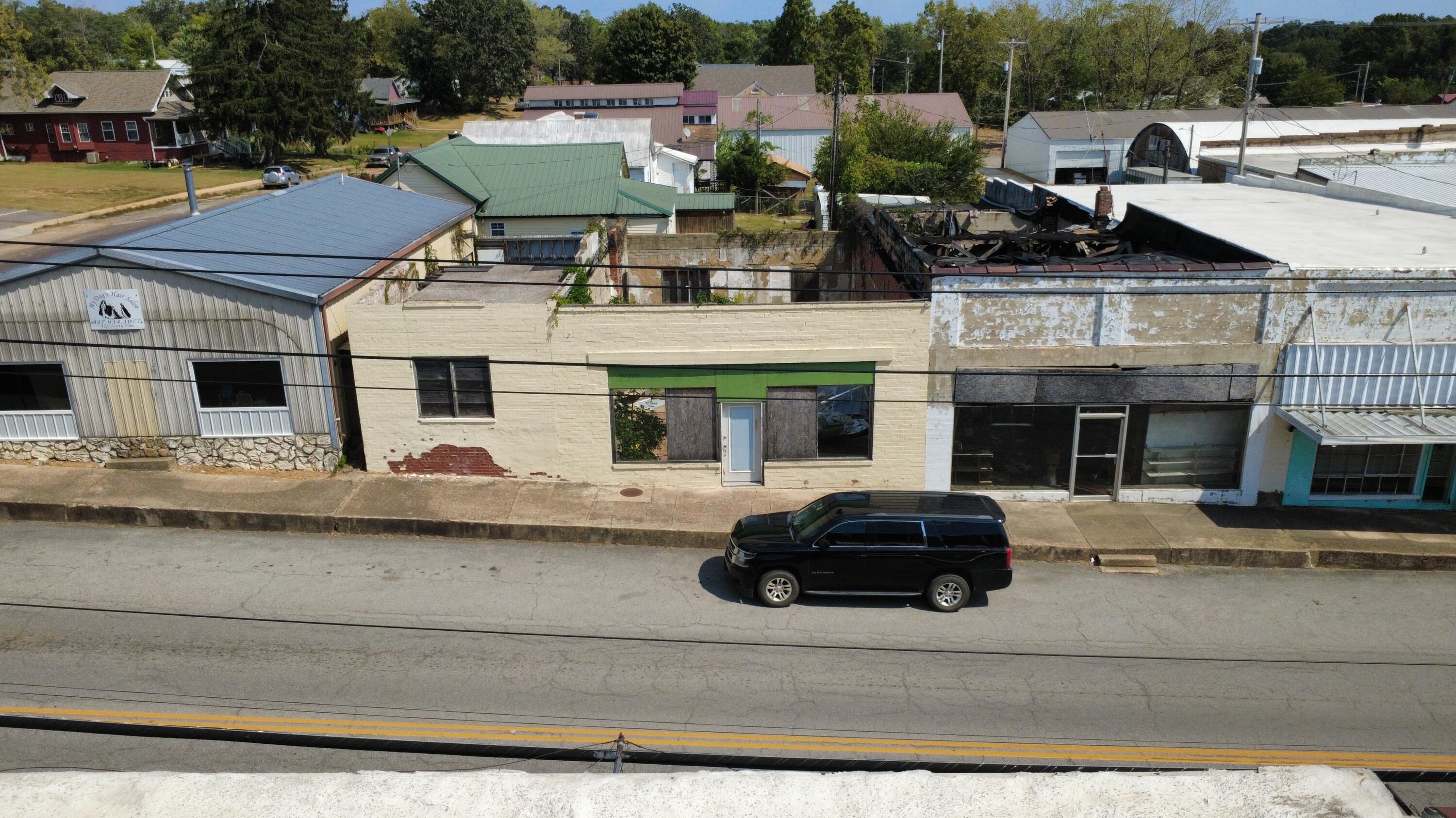 123 North Elm Avenue Property Photo 2