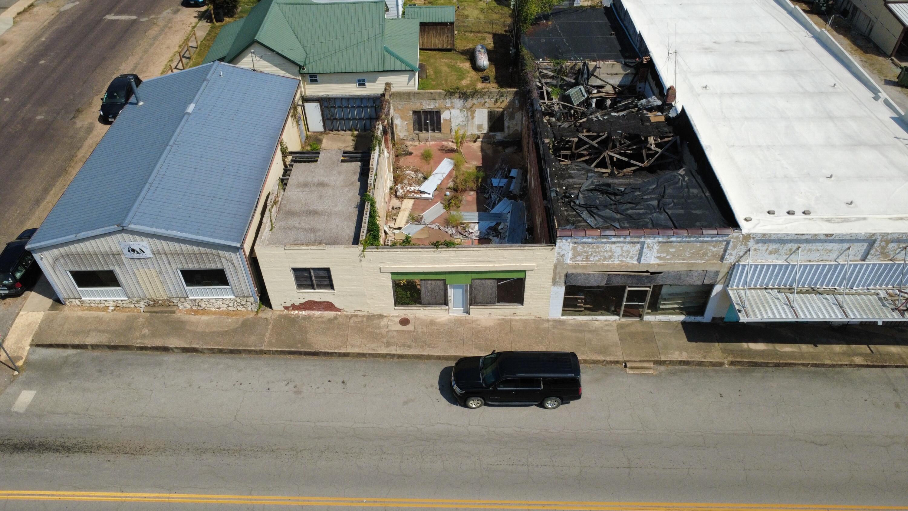 123 North Elm Avenue Property Photo 3