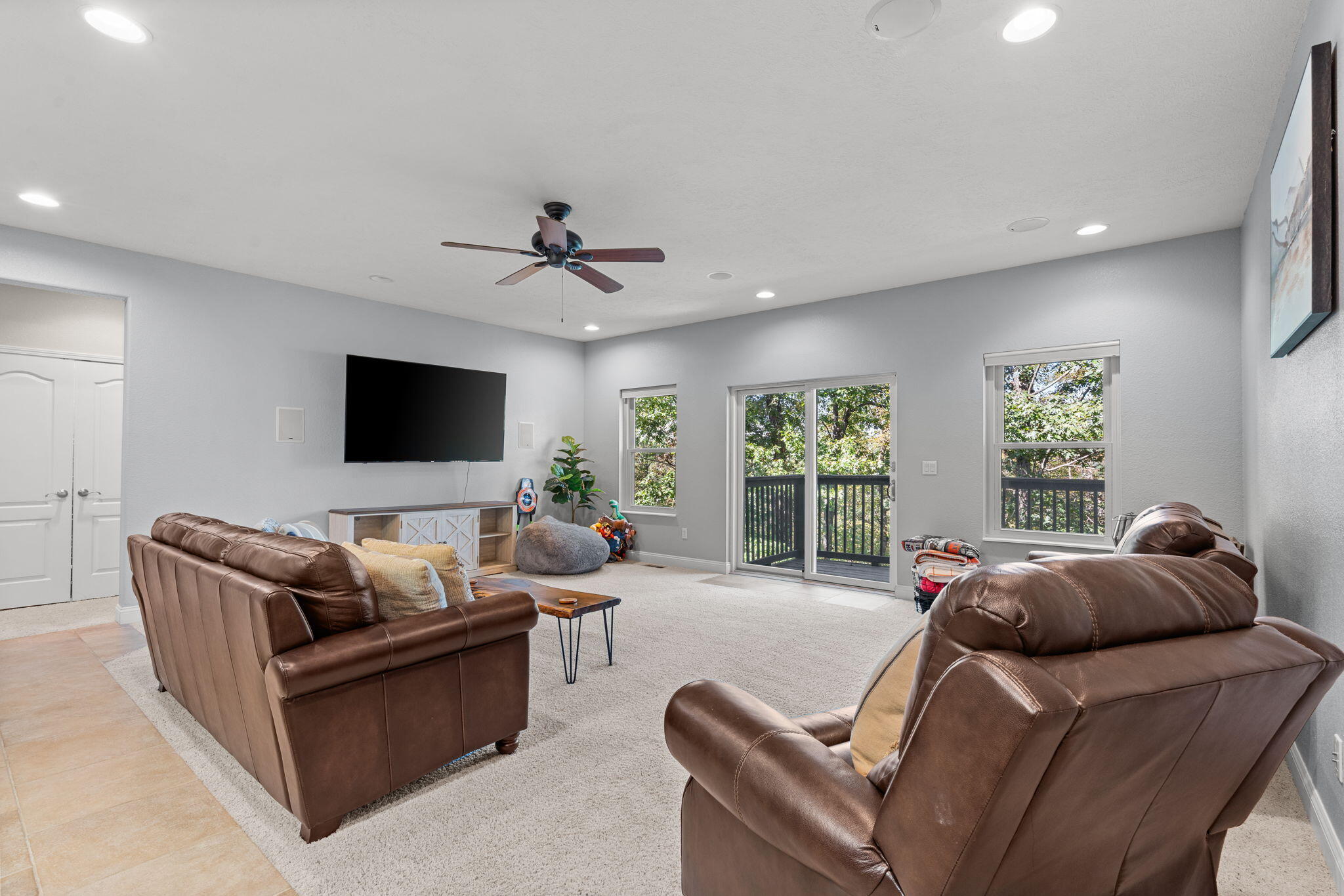 842 Silver Cliff Way Property Photo 43