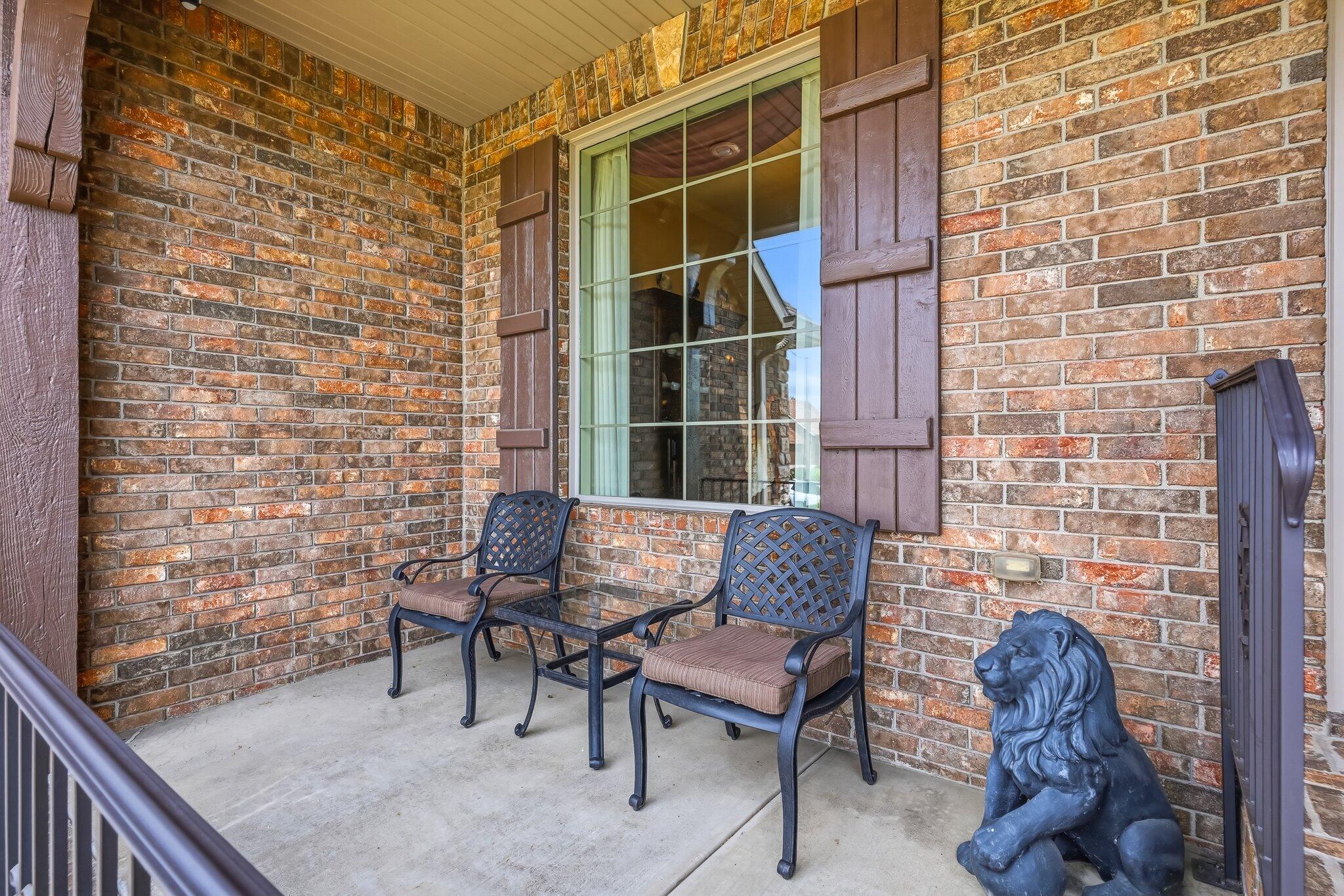 1272 Hayden Court East Property Photo 4