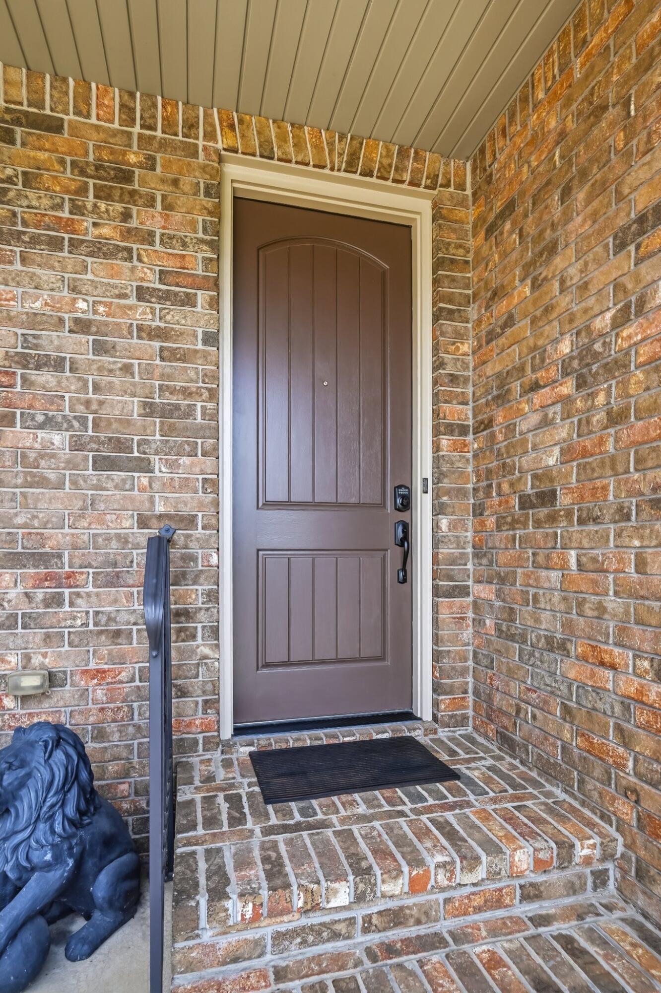 1272 Hayden Court East Property Photo 5