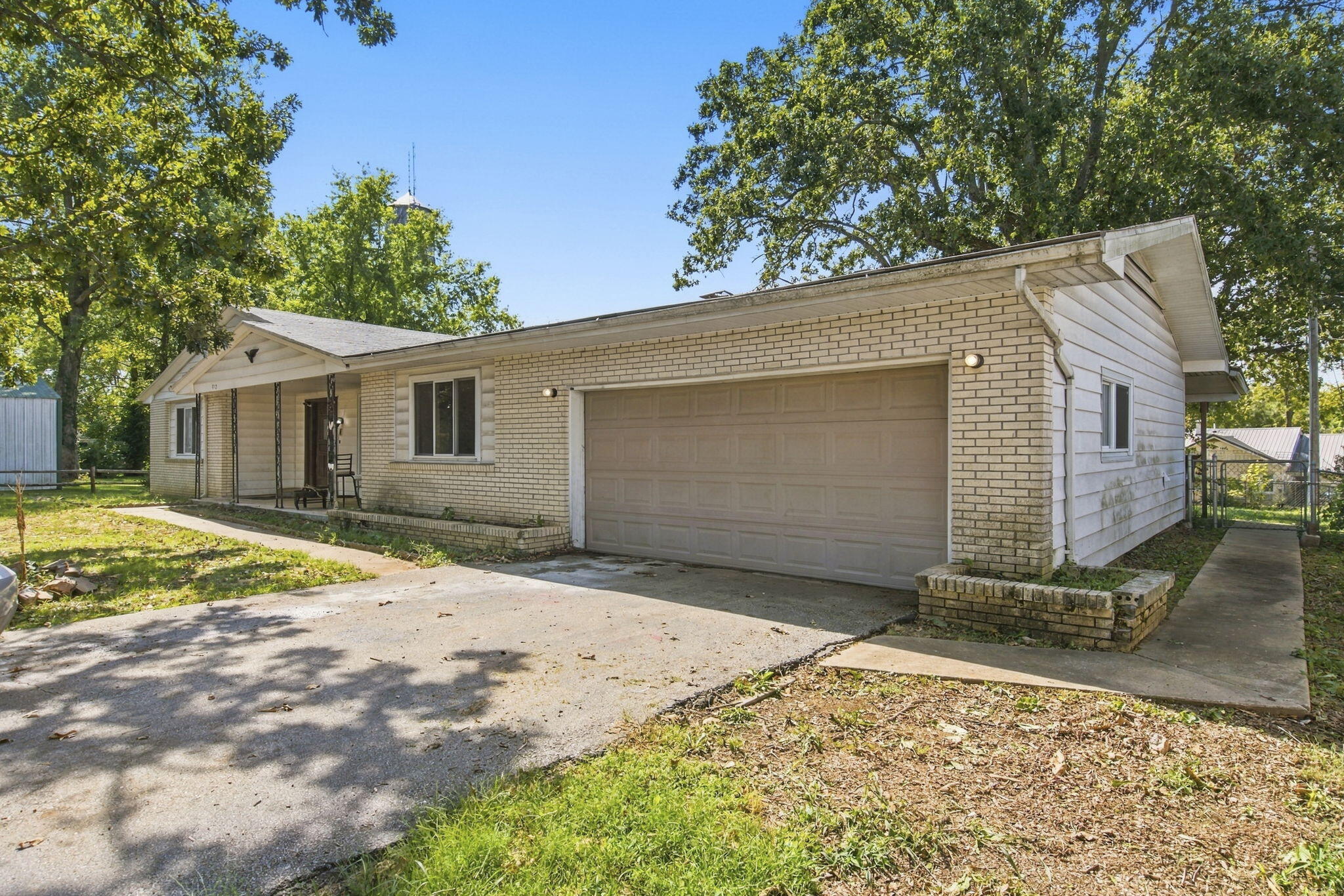 712 Agnes Street Property Photo 4