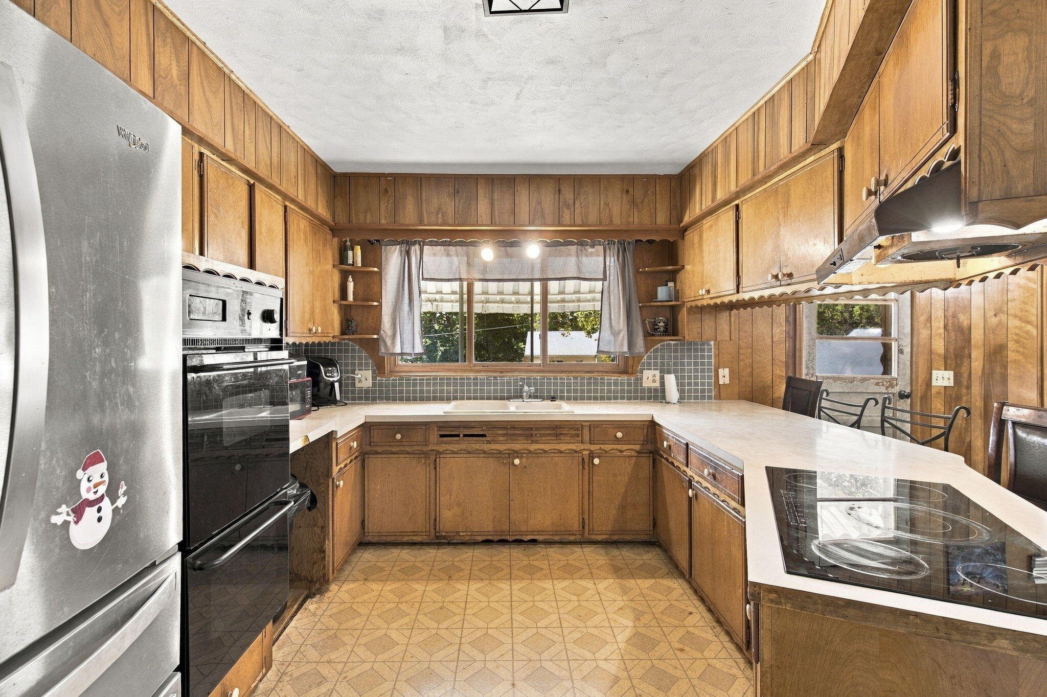 712 Agnes Street Property Photo 10