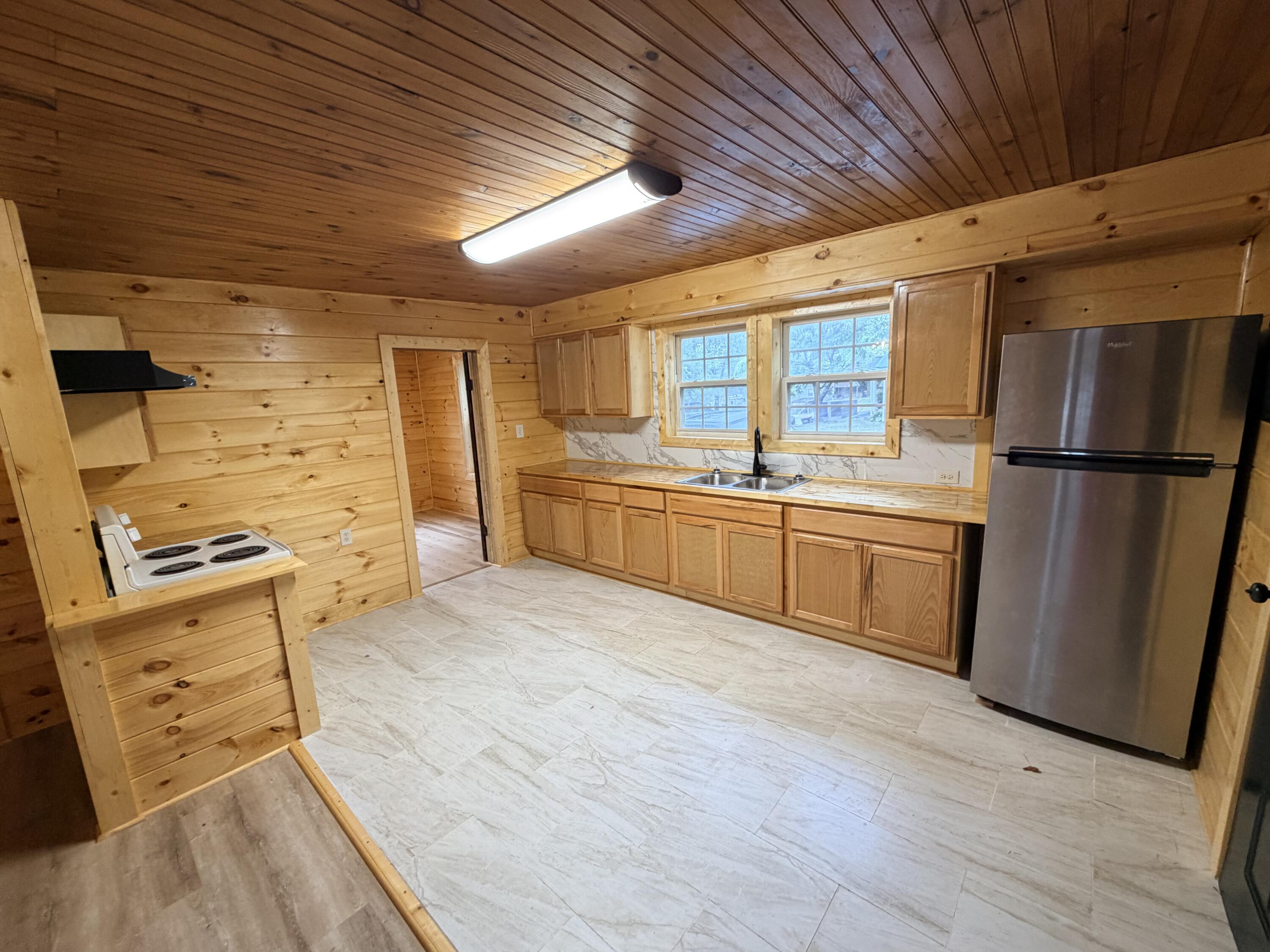 204 East Simpson Street Property Photo 4
