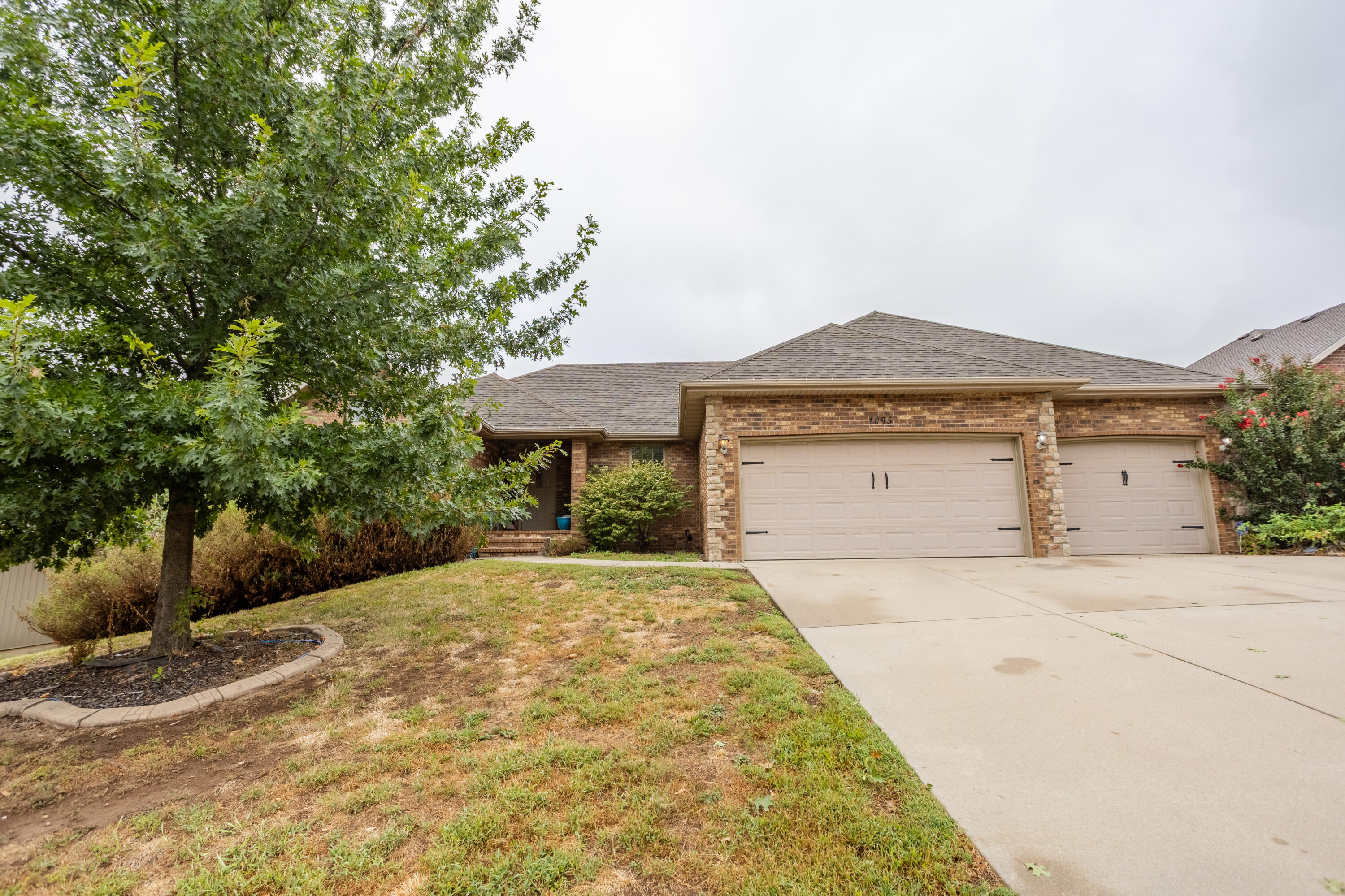 1095 East Daisy Falls Drive Property Photo 1