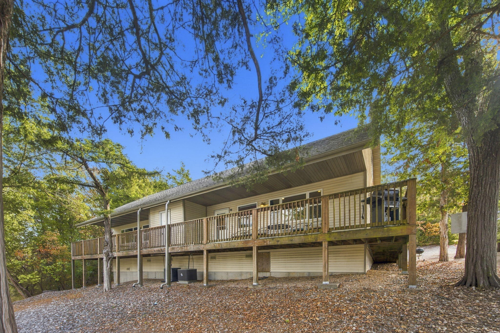 423 & 425 Eagle Drive Property Photo 1