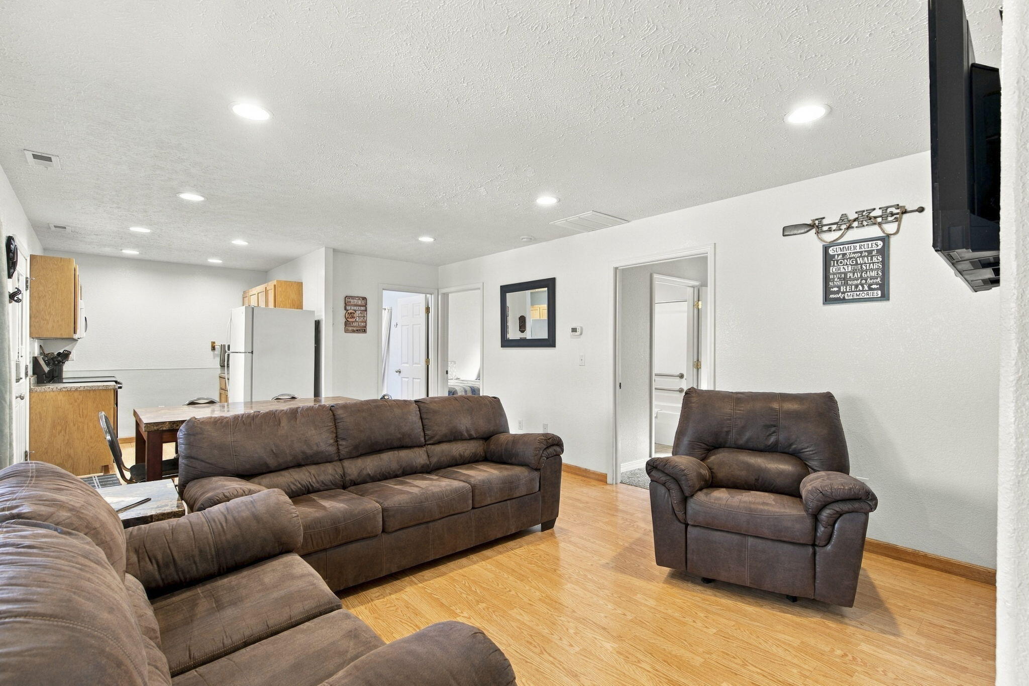 423 & 425 Eagle Drive Property Photo 2
