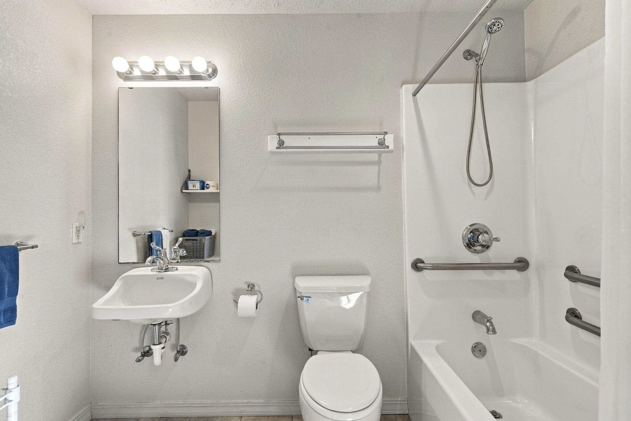 423 & 425 Eagle Drive Property Photo 9