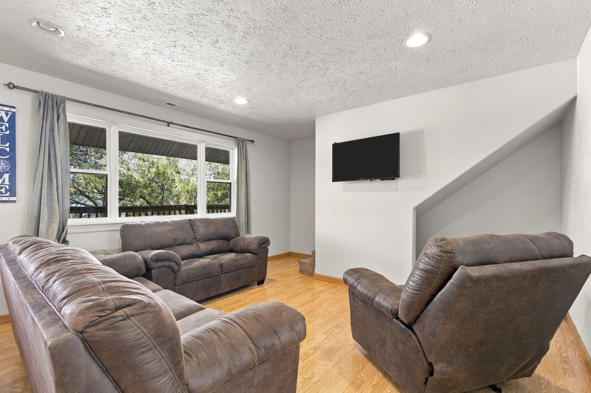 423 & 425 Eagle Drive Property Photo 16