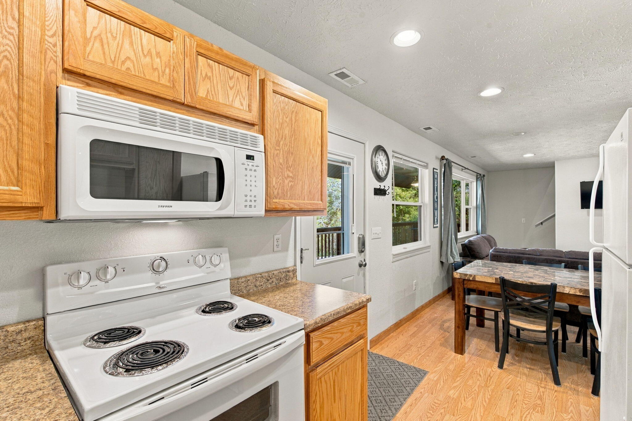 423 & 425 Eagle Drive Property Photo 18