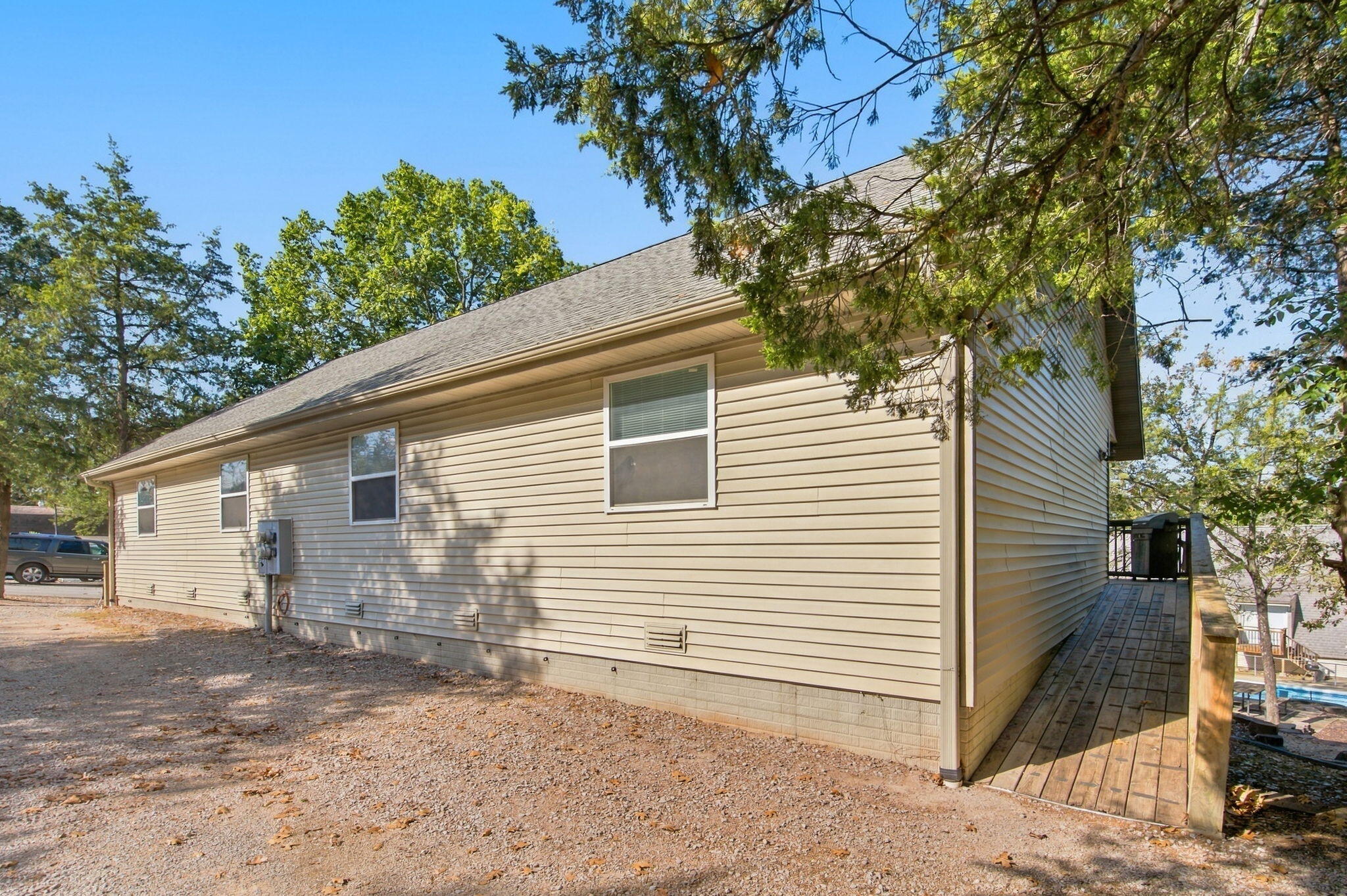423 & 425 Eagle Drive Property Photo 31