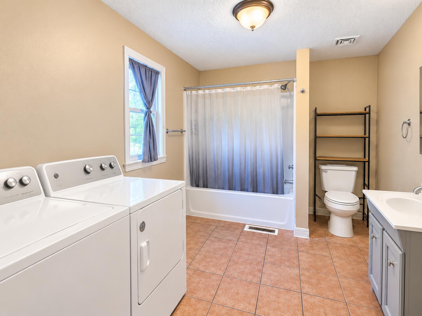 423 North Clark Street Property Photo 13