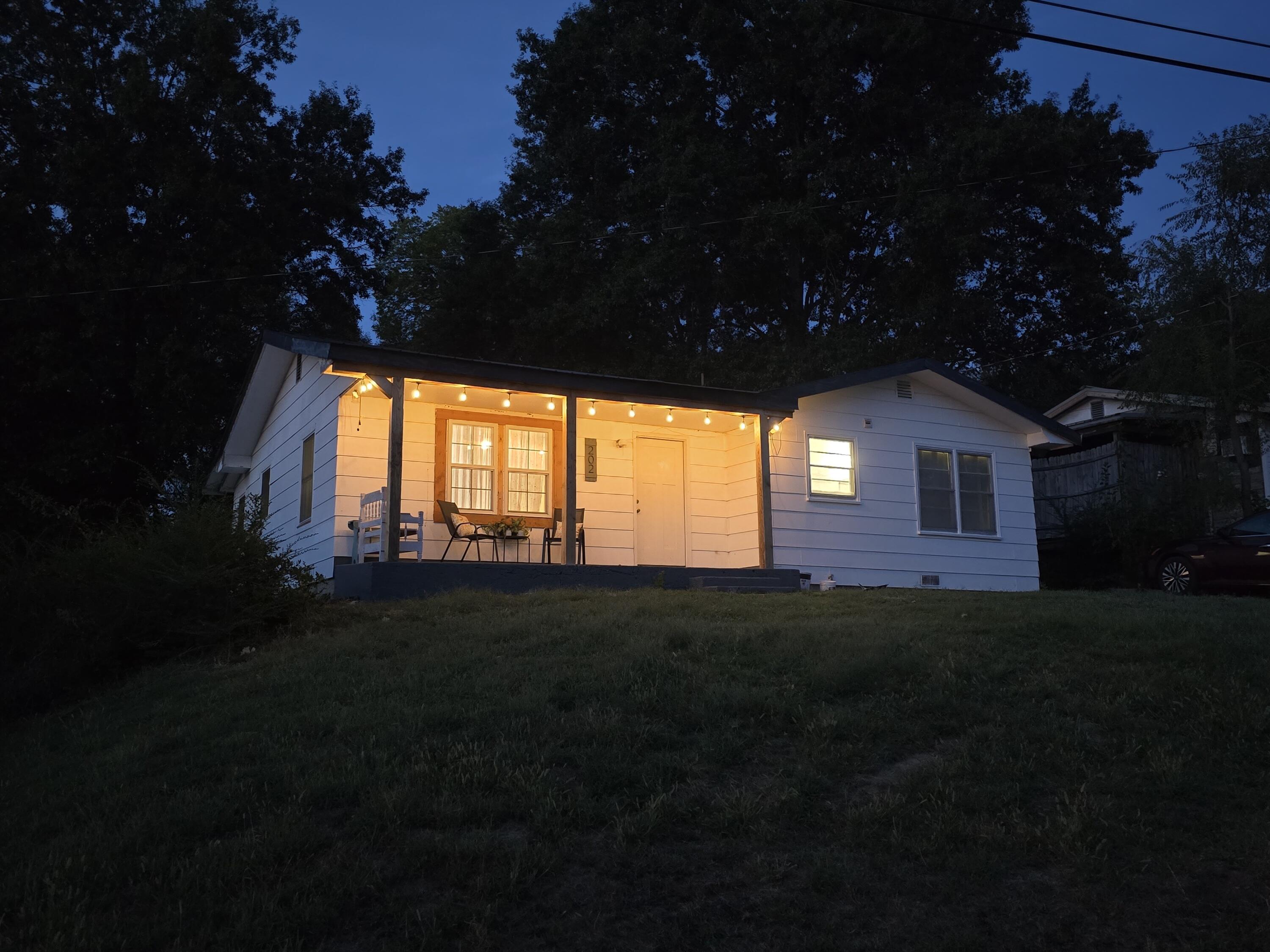 202 East Grand Avenue Property Photo 3
