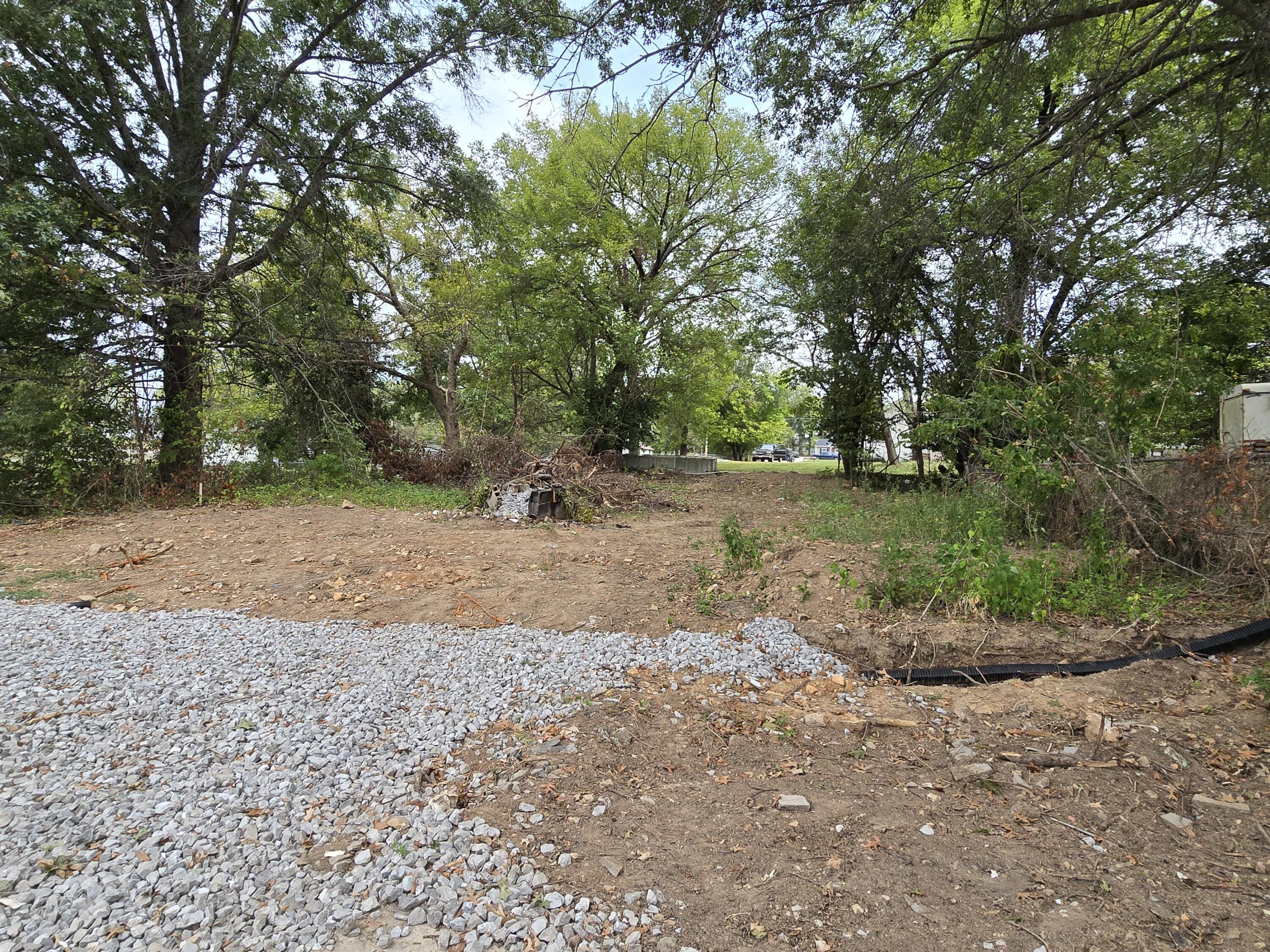 202 East Grand Avenue Property Photo 10